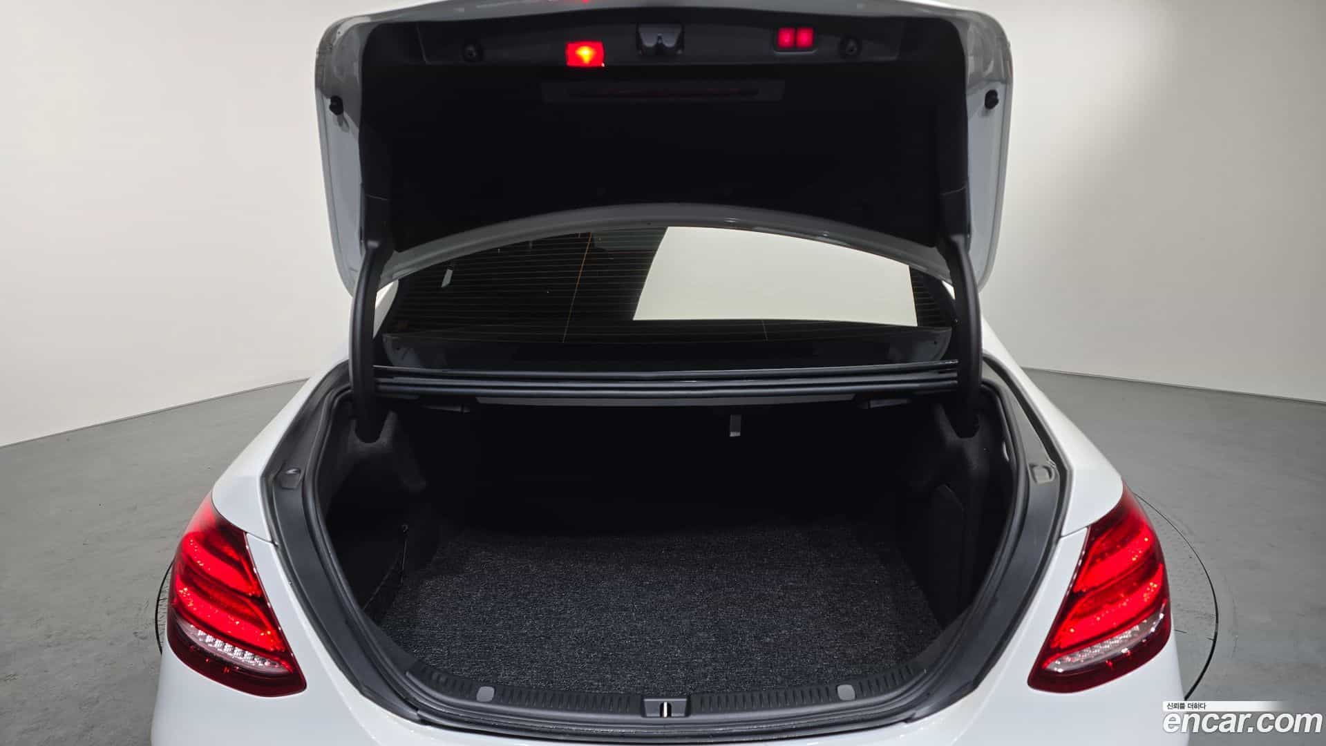 E-Class Mercedes-Benz 2018.4-OPTION-024