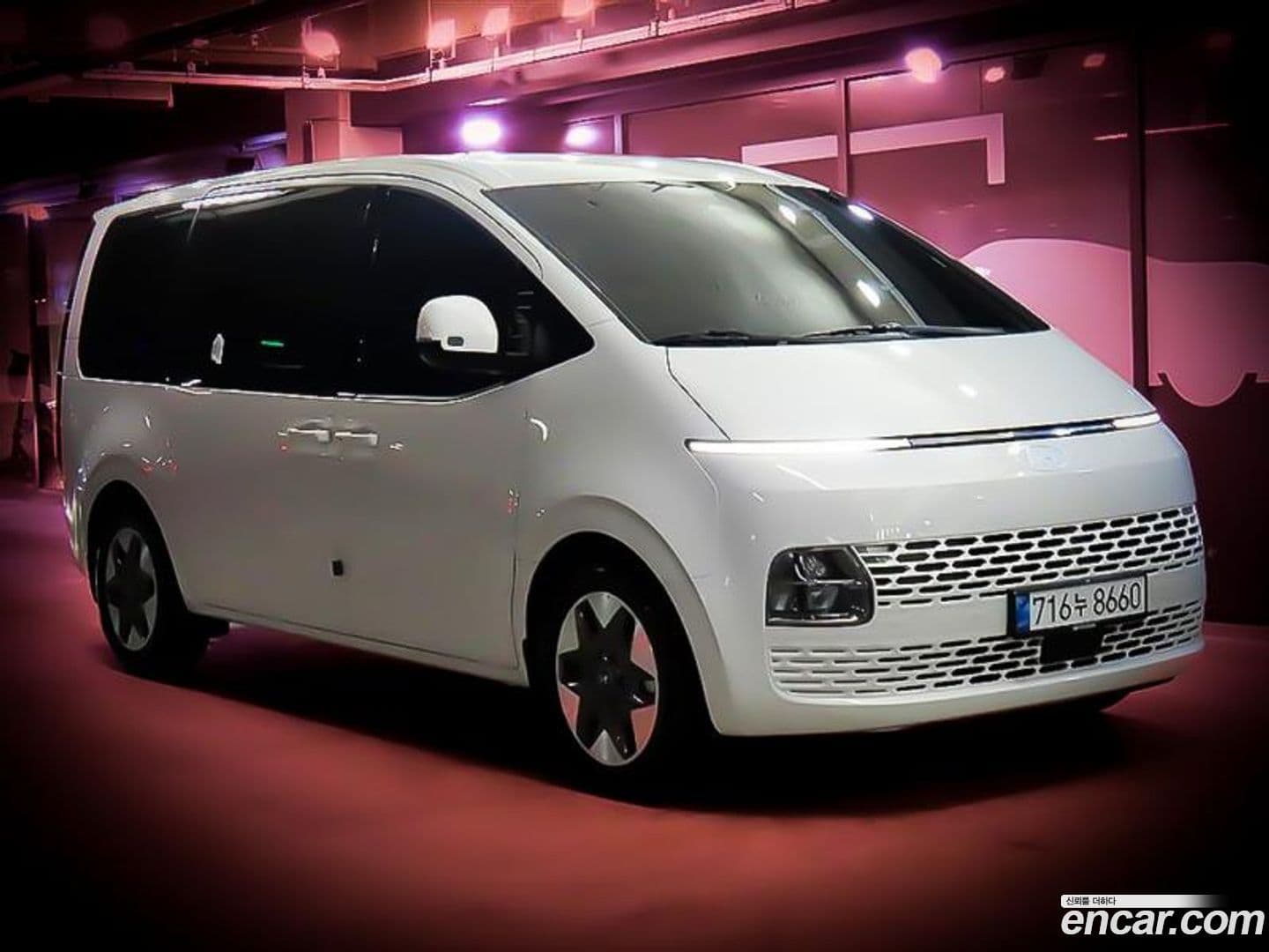 Main__Slider__Photo:Staria Hyundai 2025.1-0
