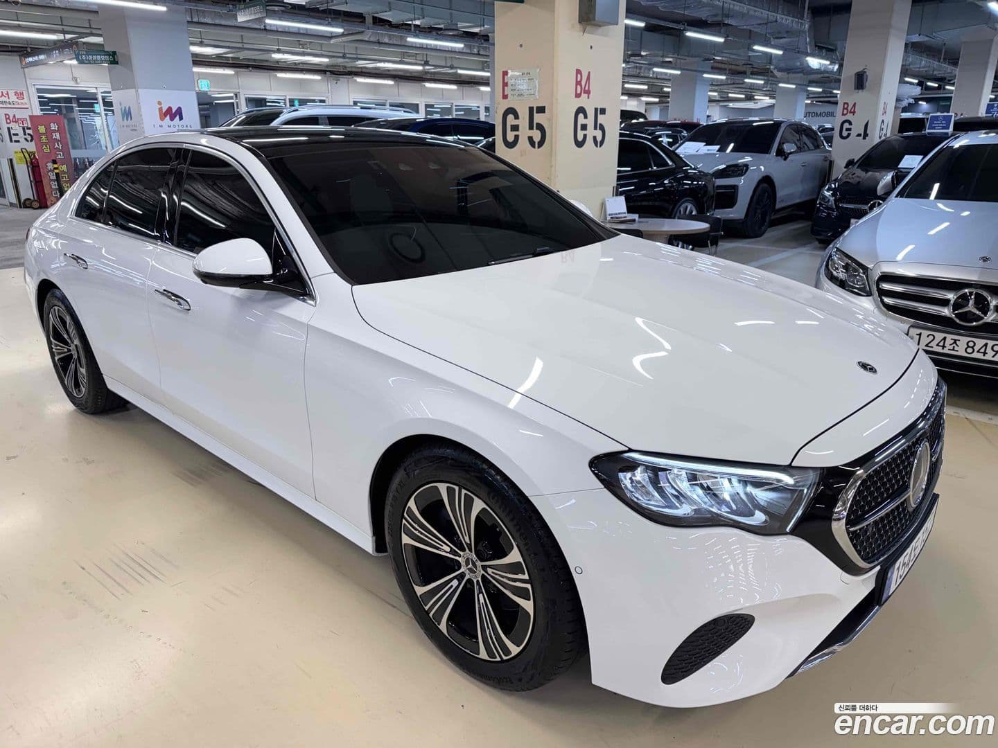 Main__Slider__Photo:E-Class Mercedes-Benz 2024.5-0
