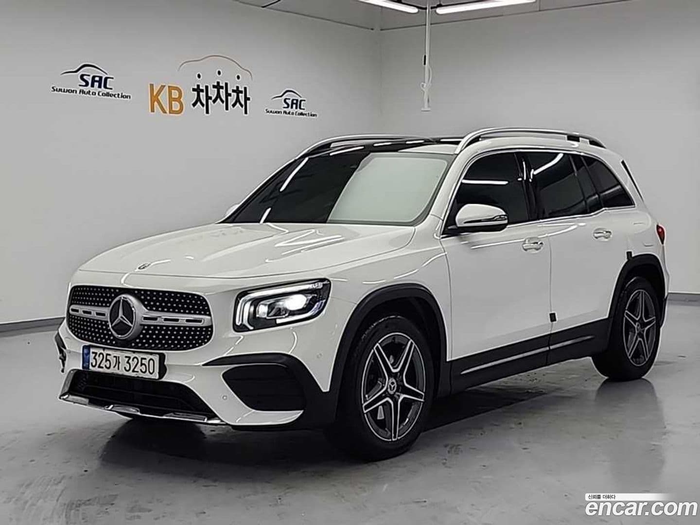 Main__Slider__Photo:GLB-Class Mercedes-Benz 2021.1-0