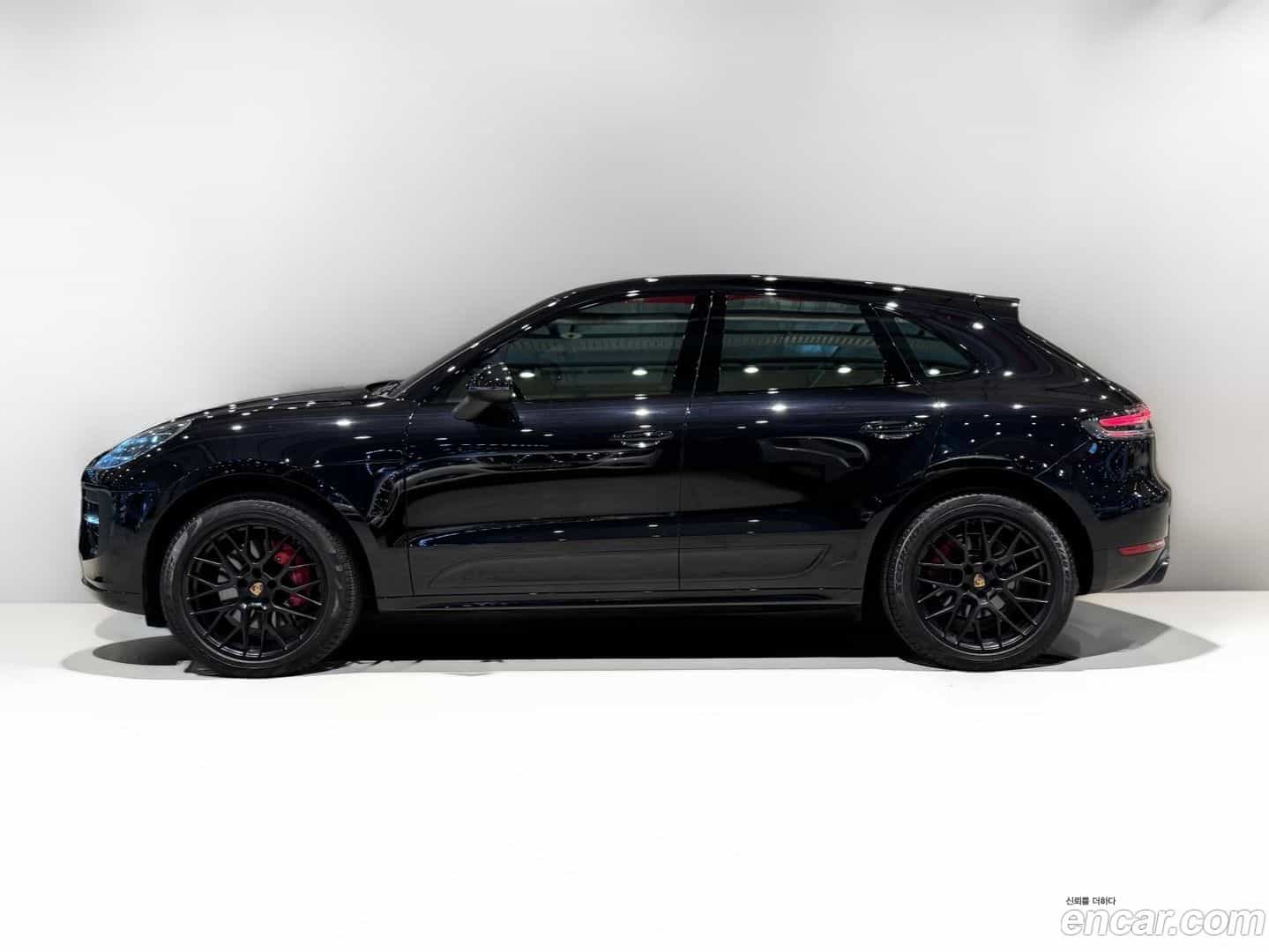 Macan Porsche 2020.10-OUTER-001