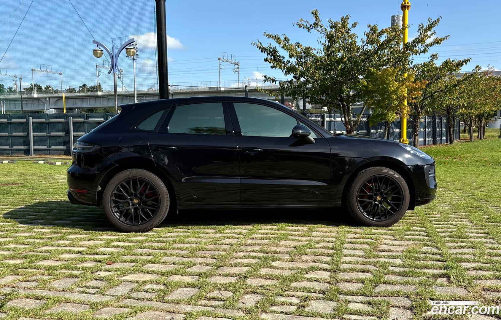 Macan Porsche 2020.10-INNER-006