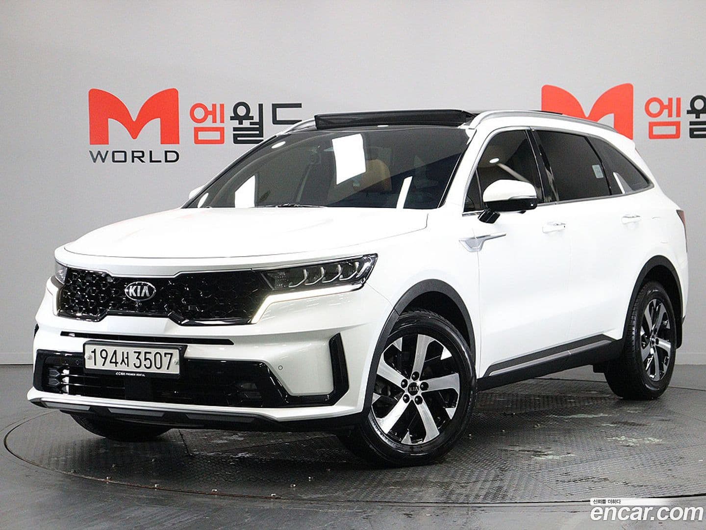 Main__Slider__Photo:Sorento Kia 2021.5-0
