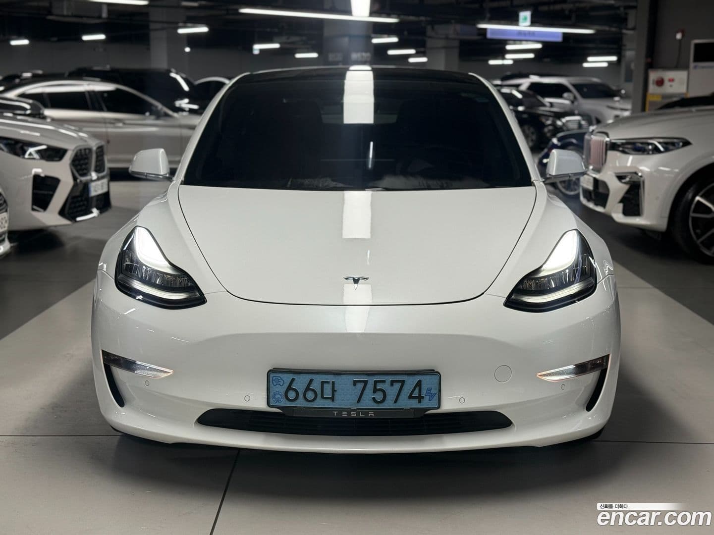 Main__Slider__Photo:Model 3 Tesla 2019.10-0