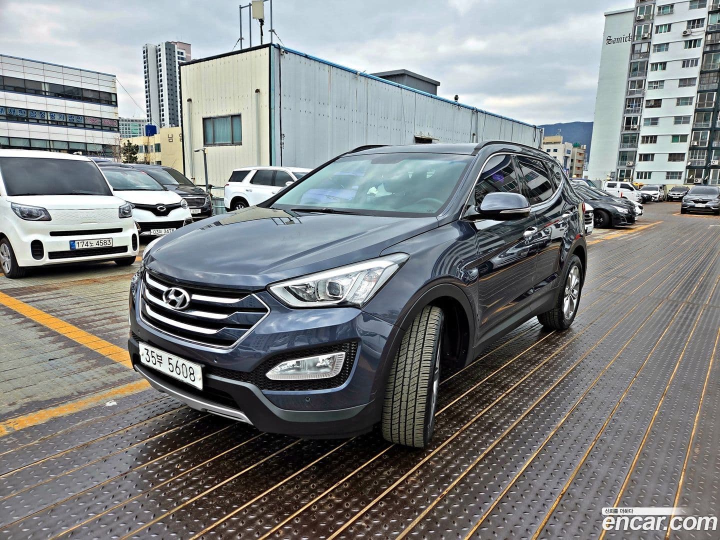 Main__Slider__Photo:Santafe Hyundai 2014.4-0