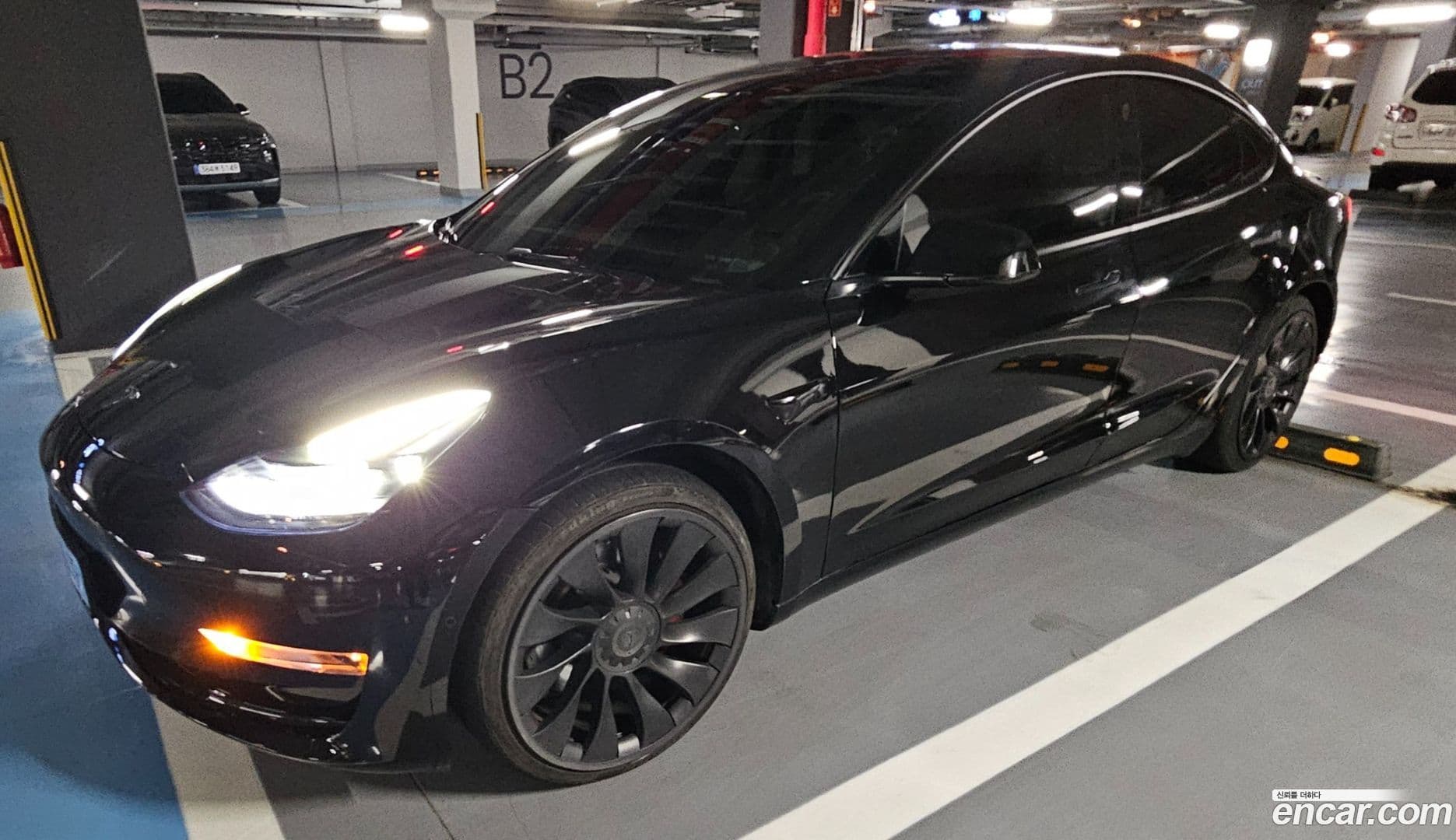 Main__Slider__Photo:Model 3 Tesla 2022.4-0