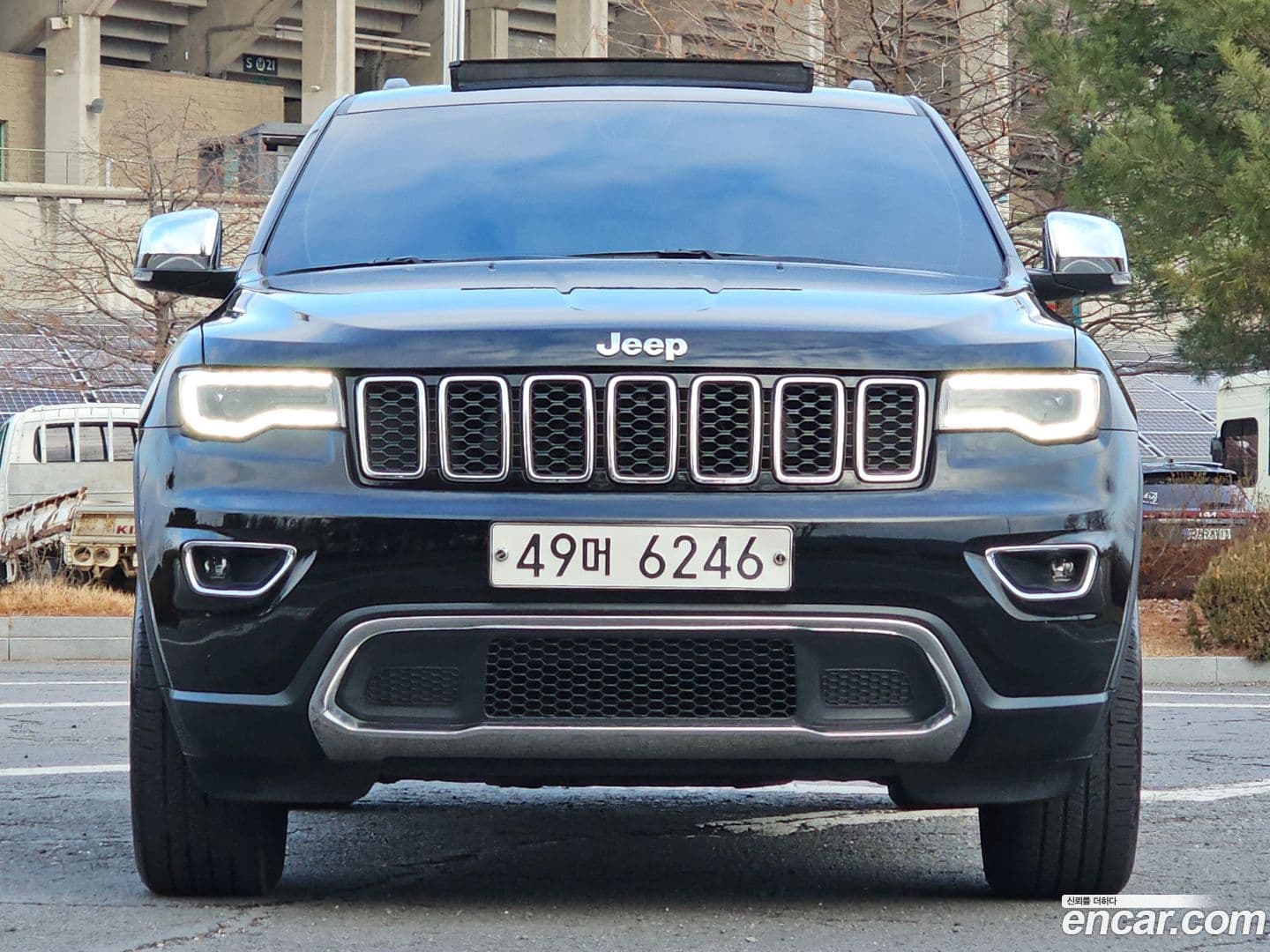 Main__Slider__Photo:Cherokee Jeep 2018.11-0