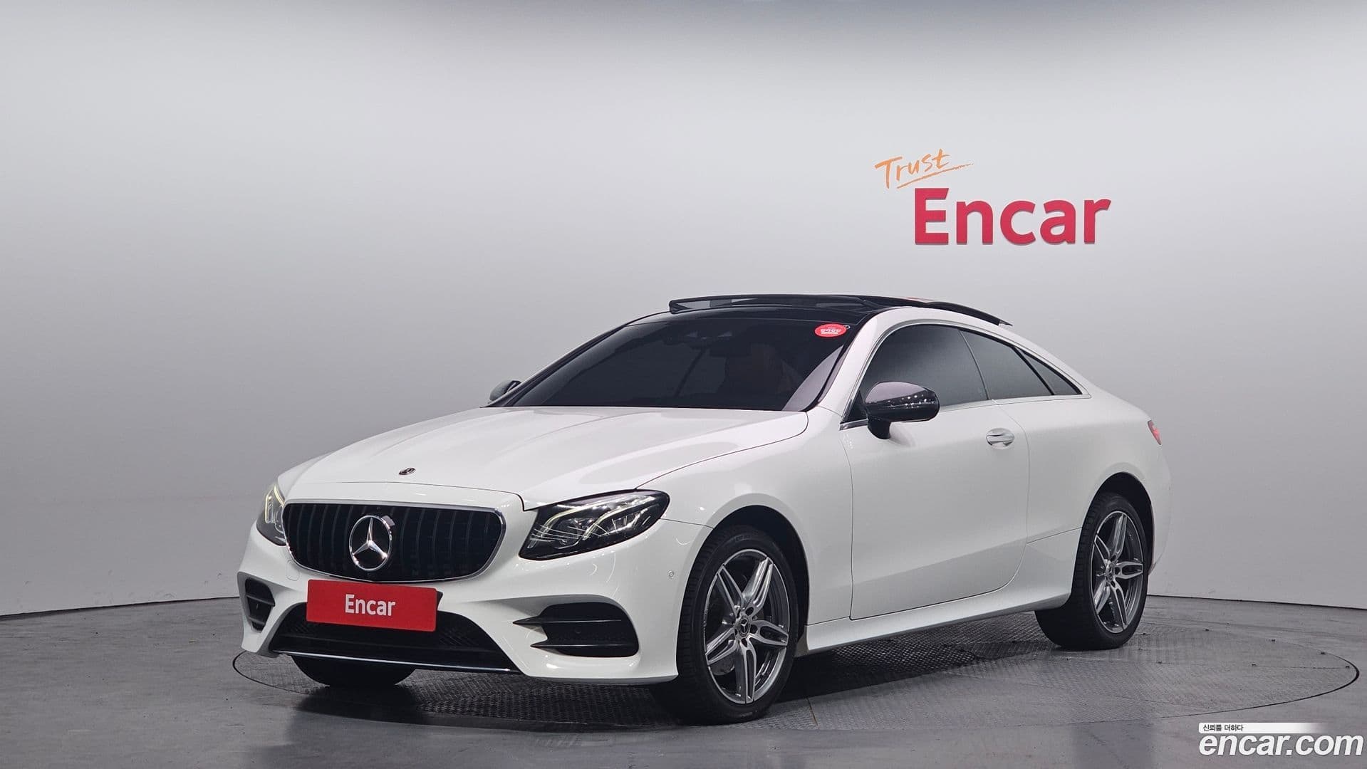 Main__Slider__Photo:E-Class Mercedes-Benz 2018.11-0