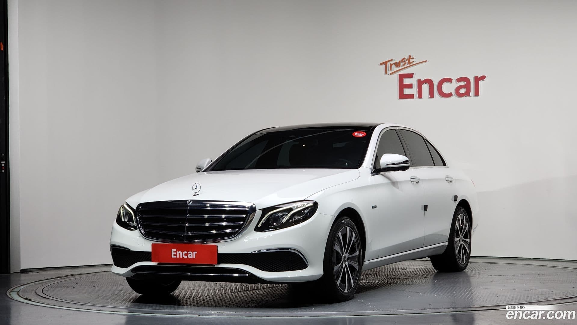 Main__Slider__Photo:E-Class Mercedes-Benz 2019.11-0