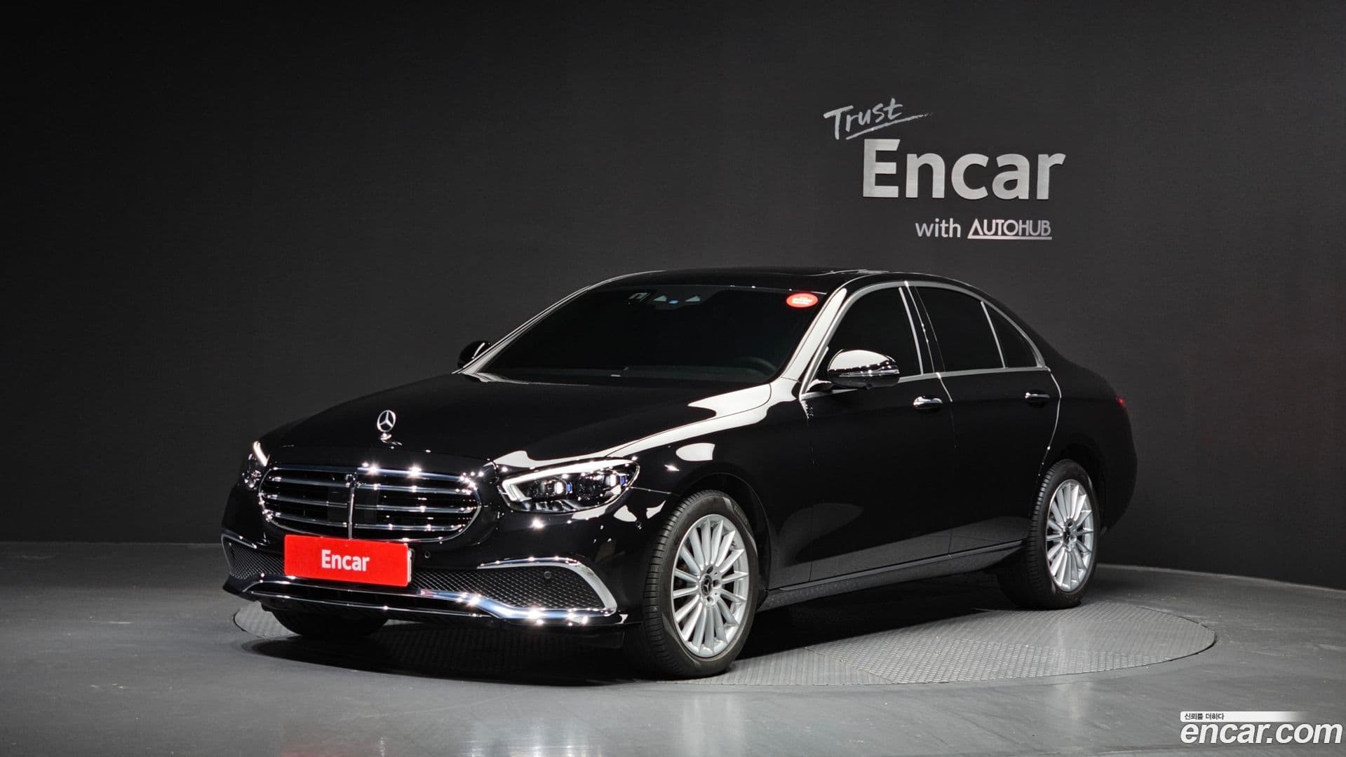 Main__Slider__Photo:E-Class Mercedes-Benz 2023.10-0