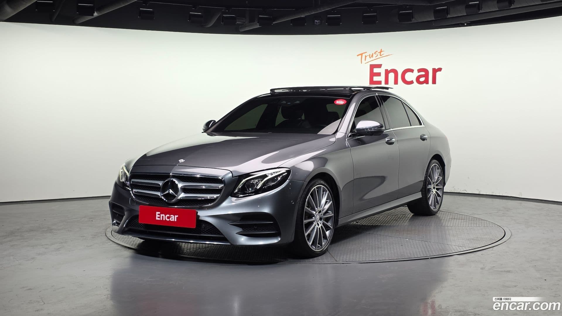 Main__Slider__Photo:E-Class Mercedes-Benz 2017.5-0