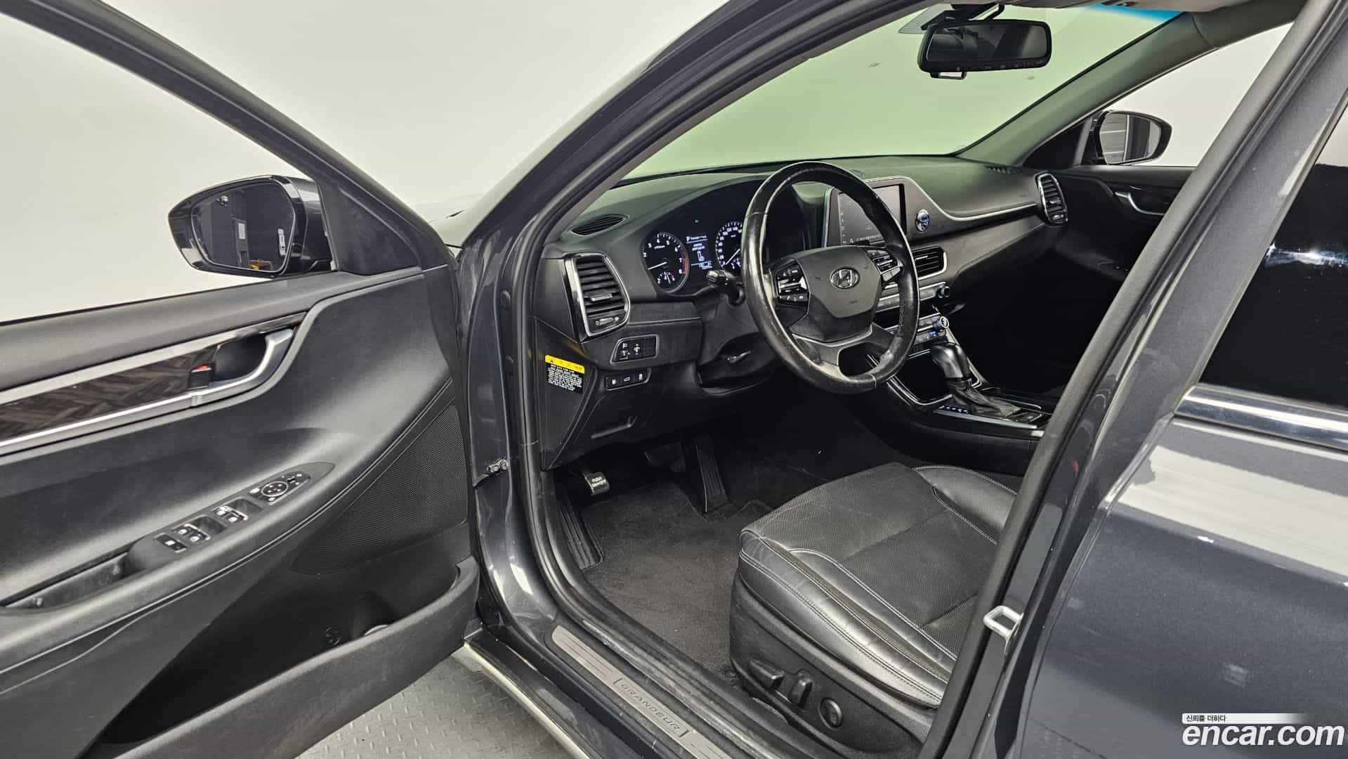 Grandeur Hyundai 2017.11-INNER-010