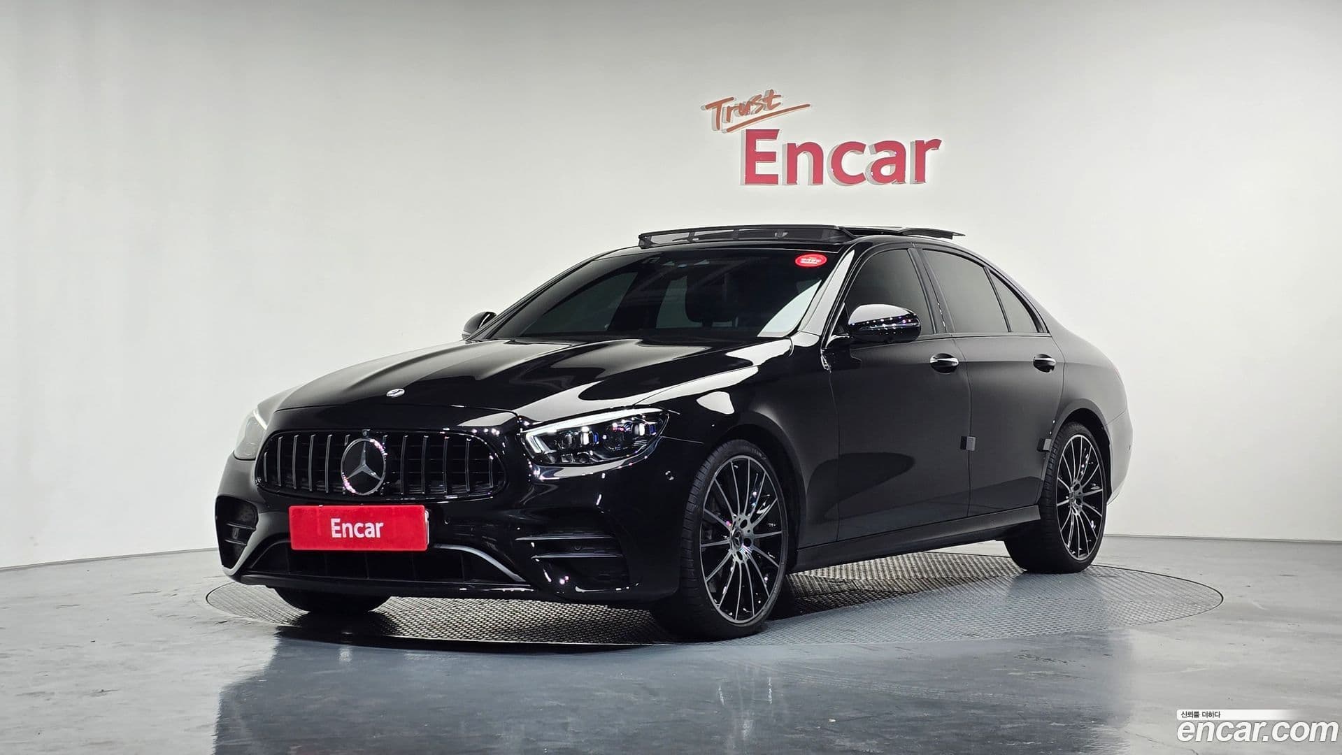 Main__Slider__Photo:E-Class Mercedes-Benz 2022.11-0