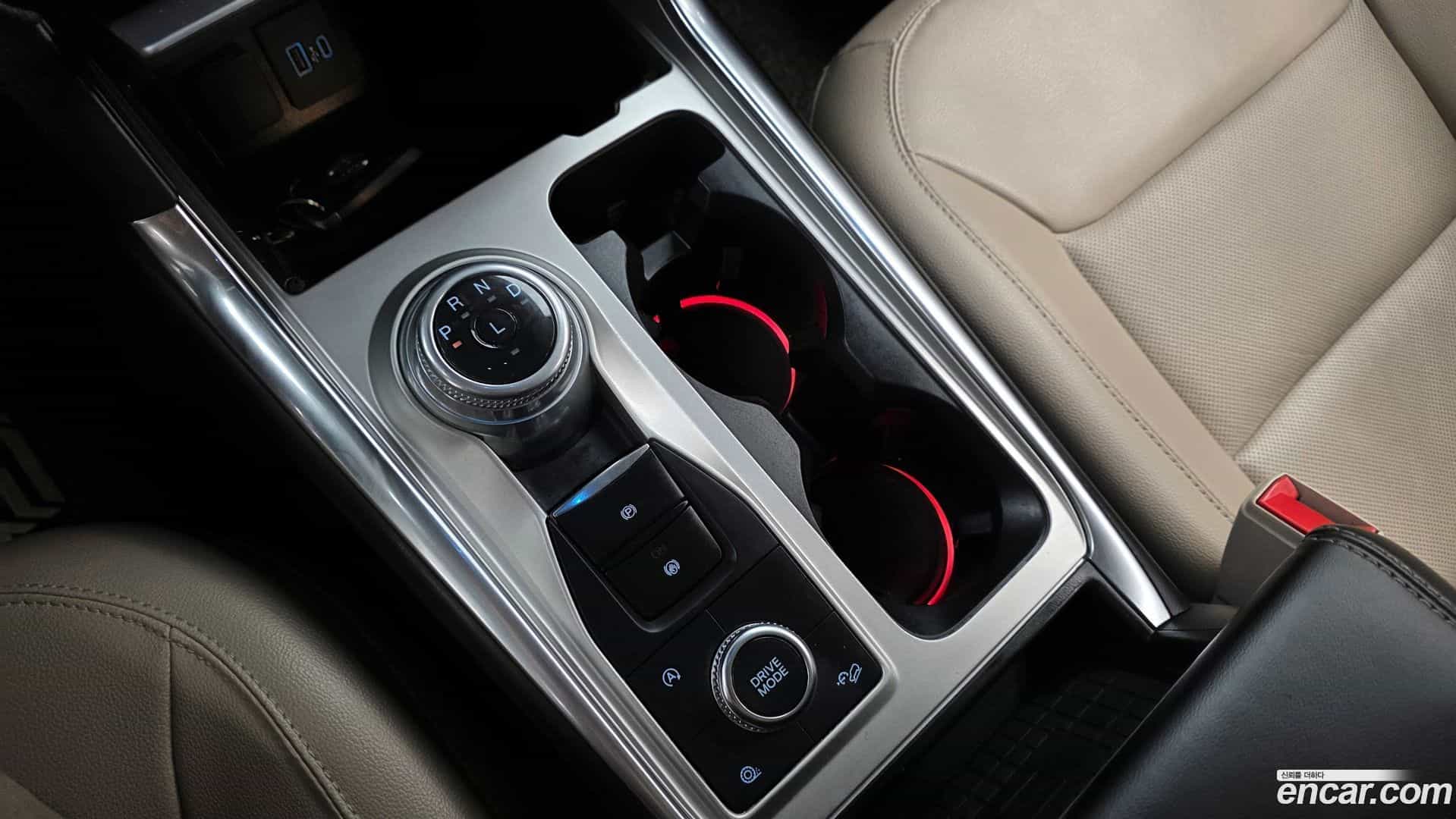 Explorer Ford 2021.10-INNER-009