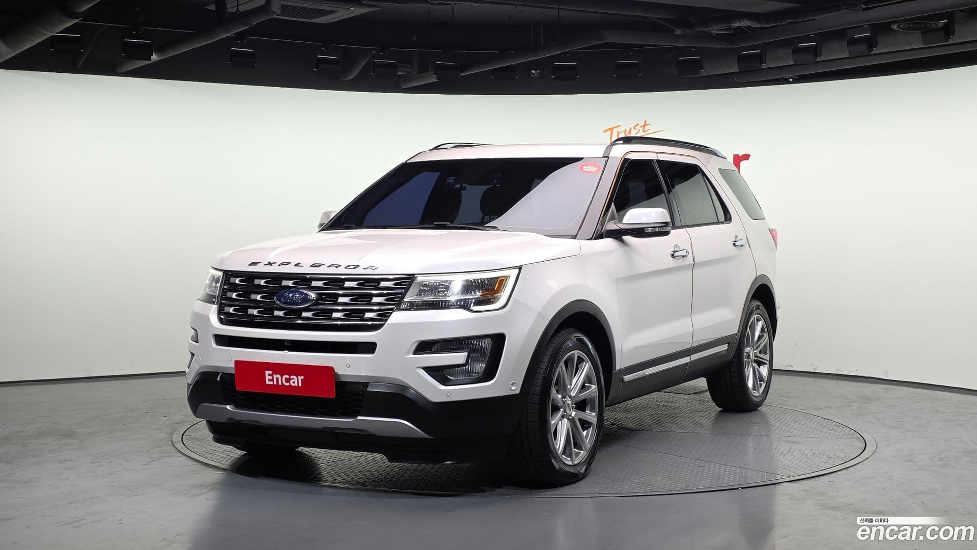 Main__Slider__Photo:Explorer Ford 2017.6-0