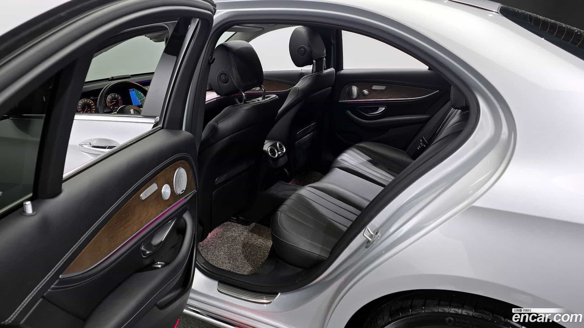 E-Class Mercedes-Benz 2018.10-OPTION-015