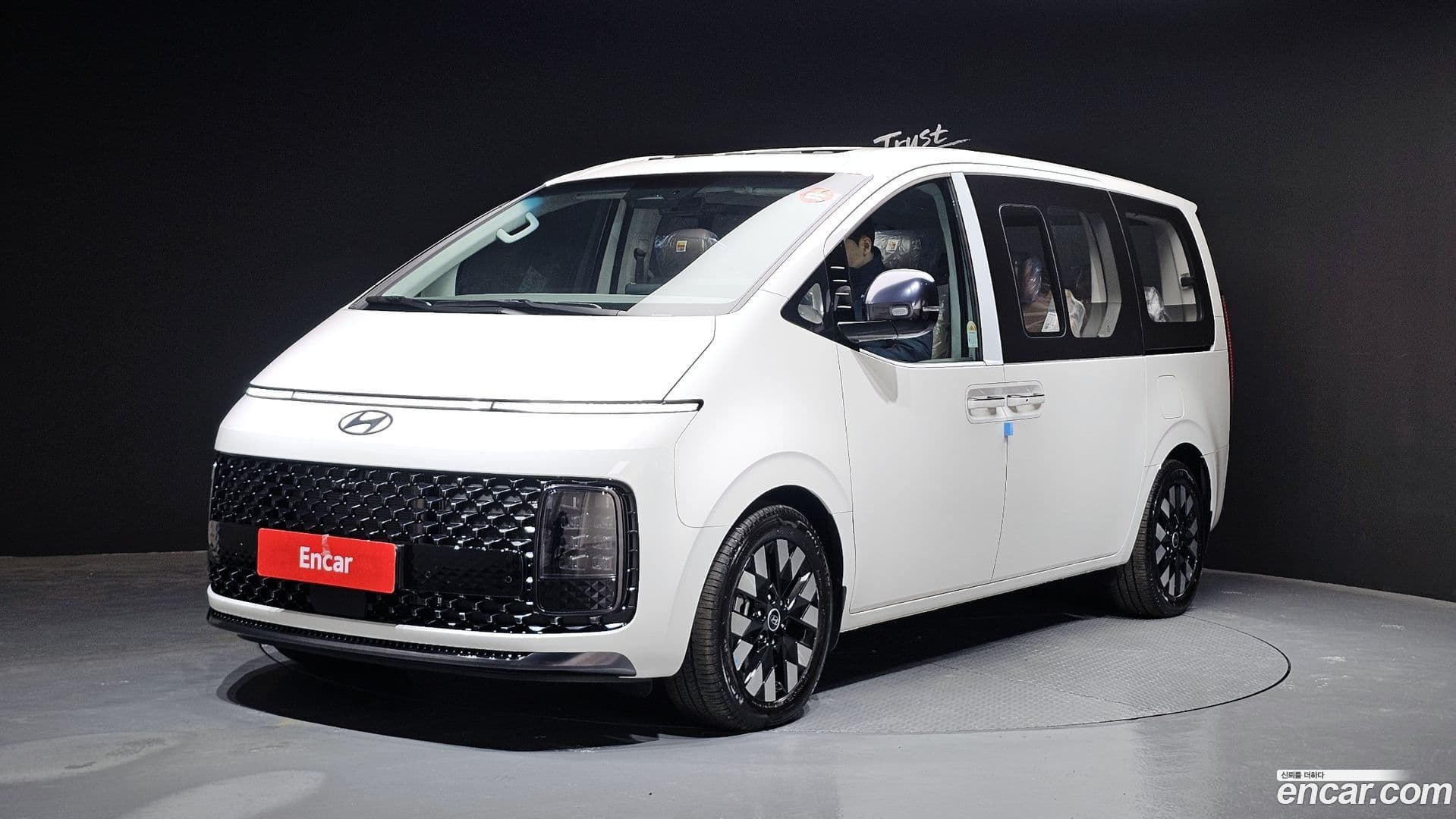 Main__Slider__Photo:Staria Hyundai 2025.7-0