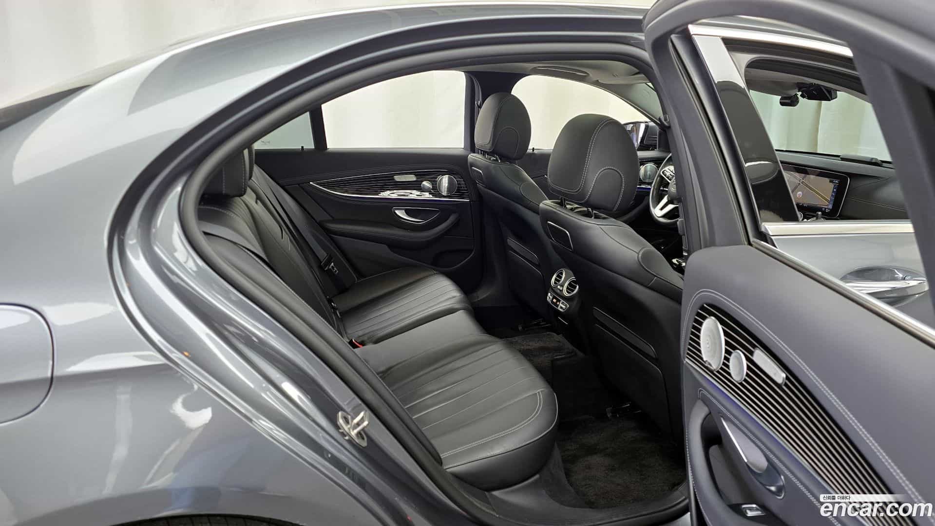 E-Class Mercedes-Benz 2020.8-OPTION-016