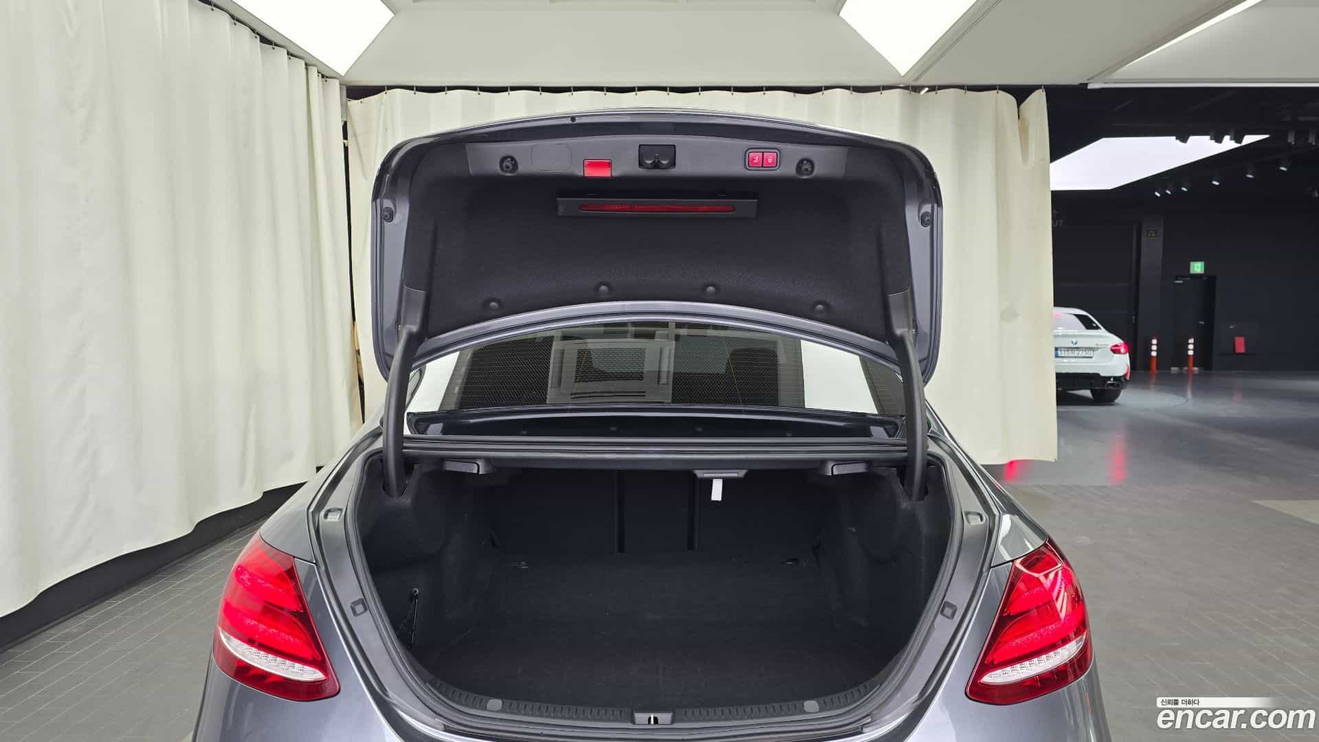 E-Class Mercedes-Benz 2020.8-OPTION-024