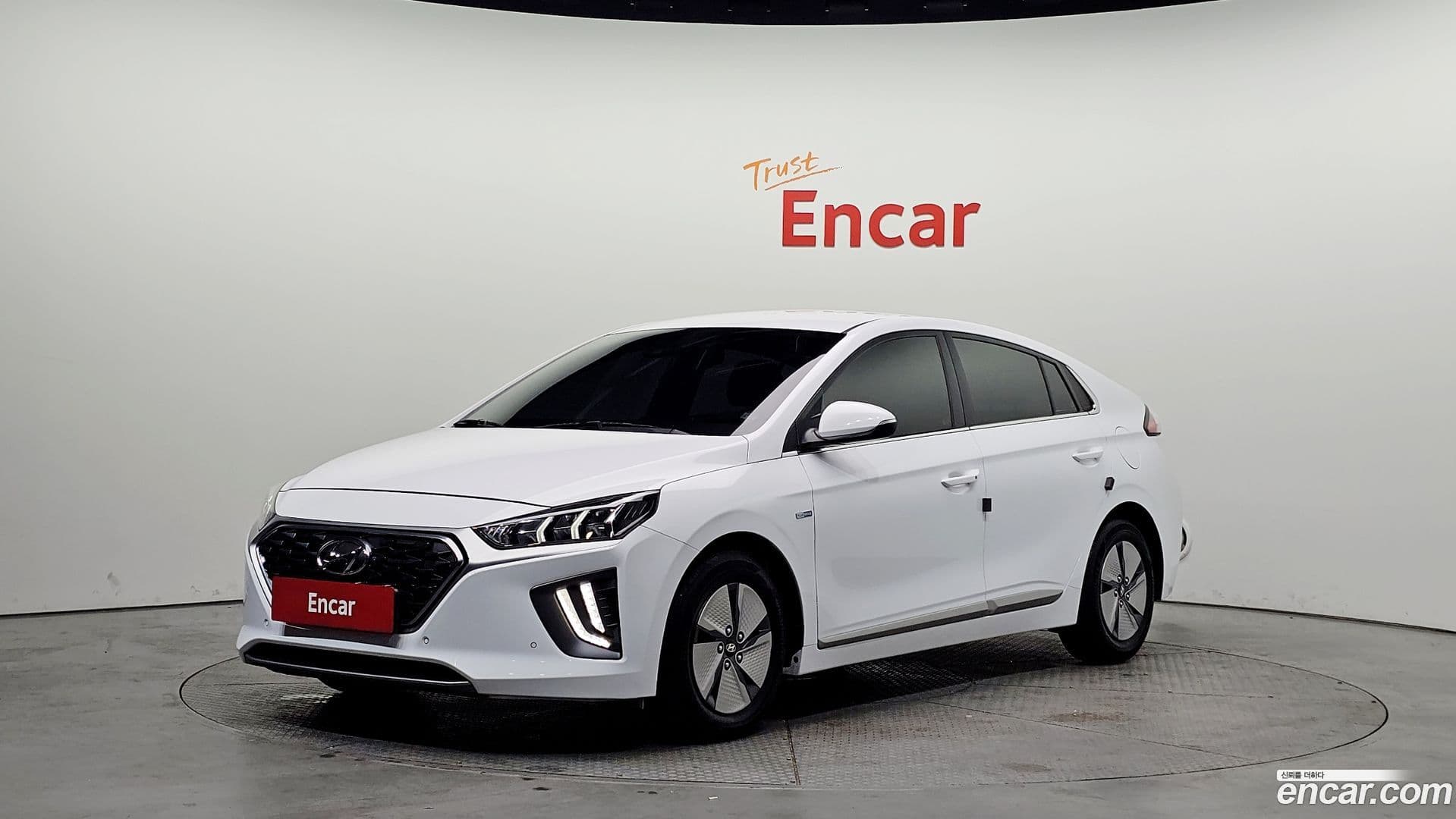 Main__Slider__Photo:Ioniq Hyundai 2020.6-0
