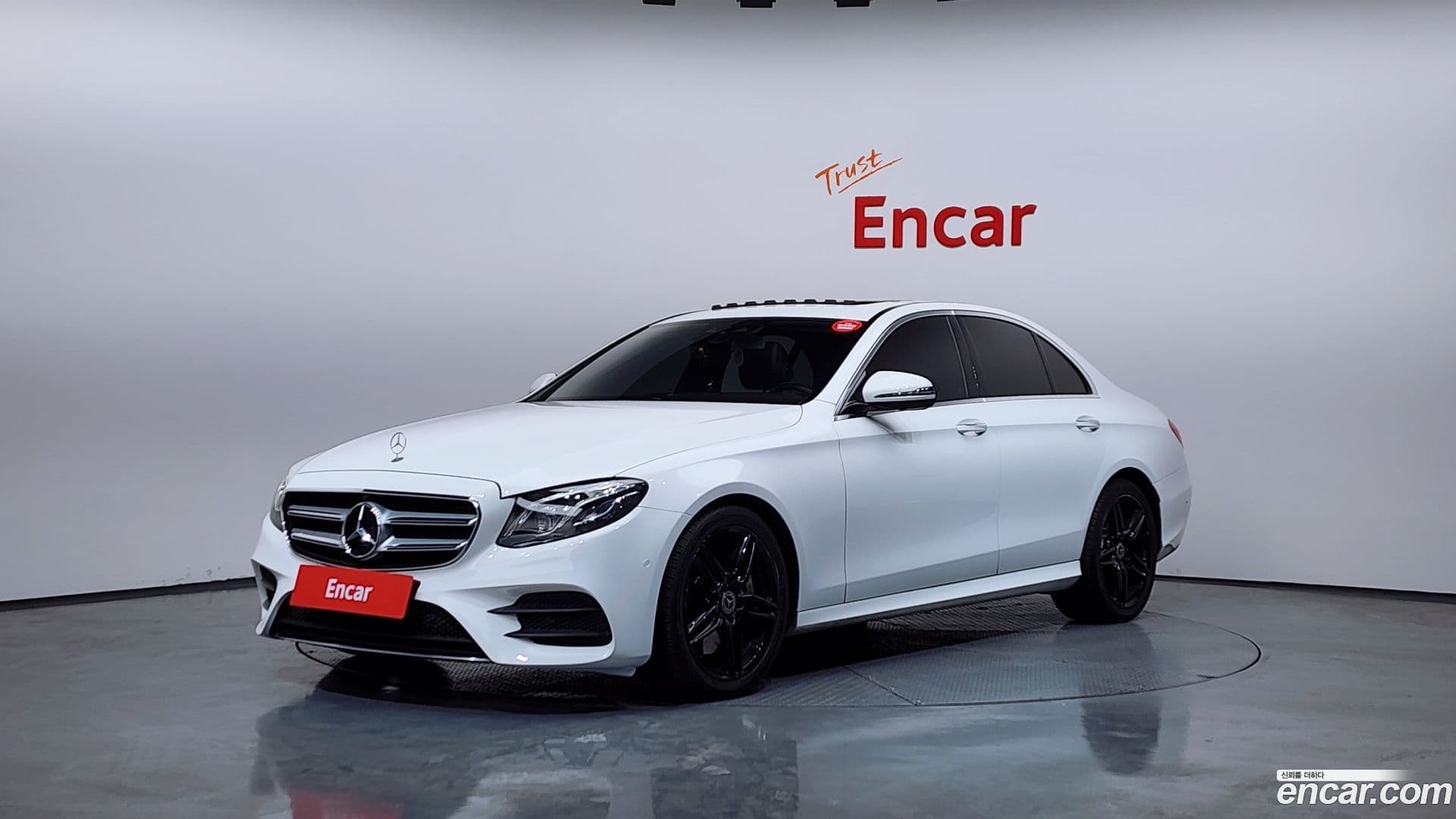 Main__Slider__Photo:E-Class Mercedes-Benz 2019.3-0