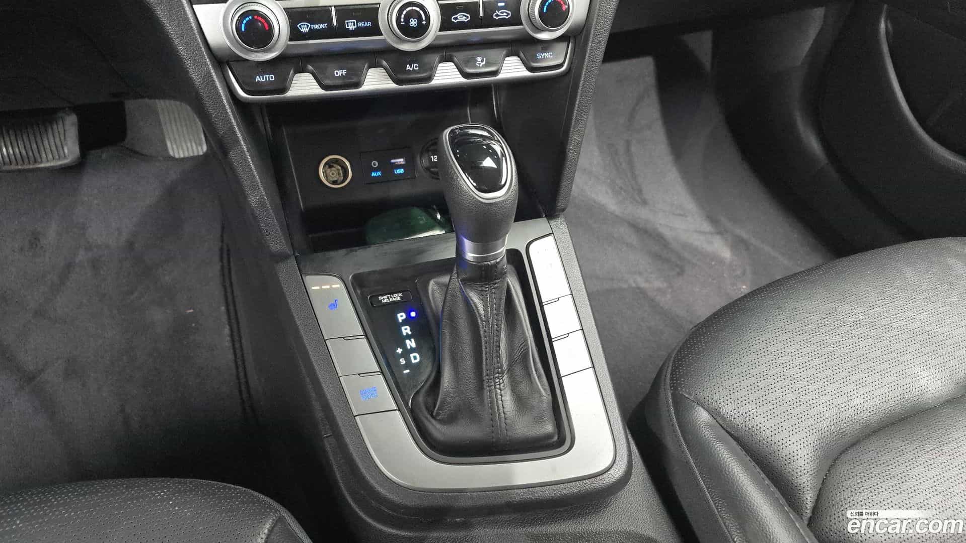 AVANTE Hyundai 2019.11-INNER-009