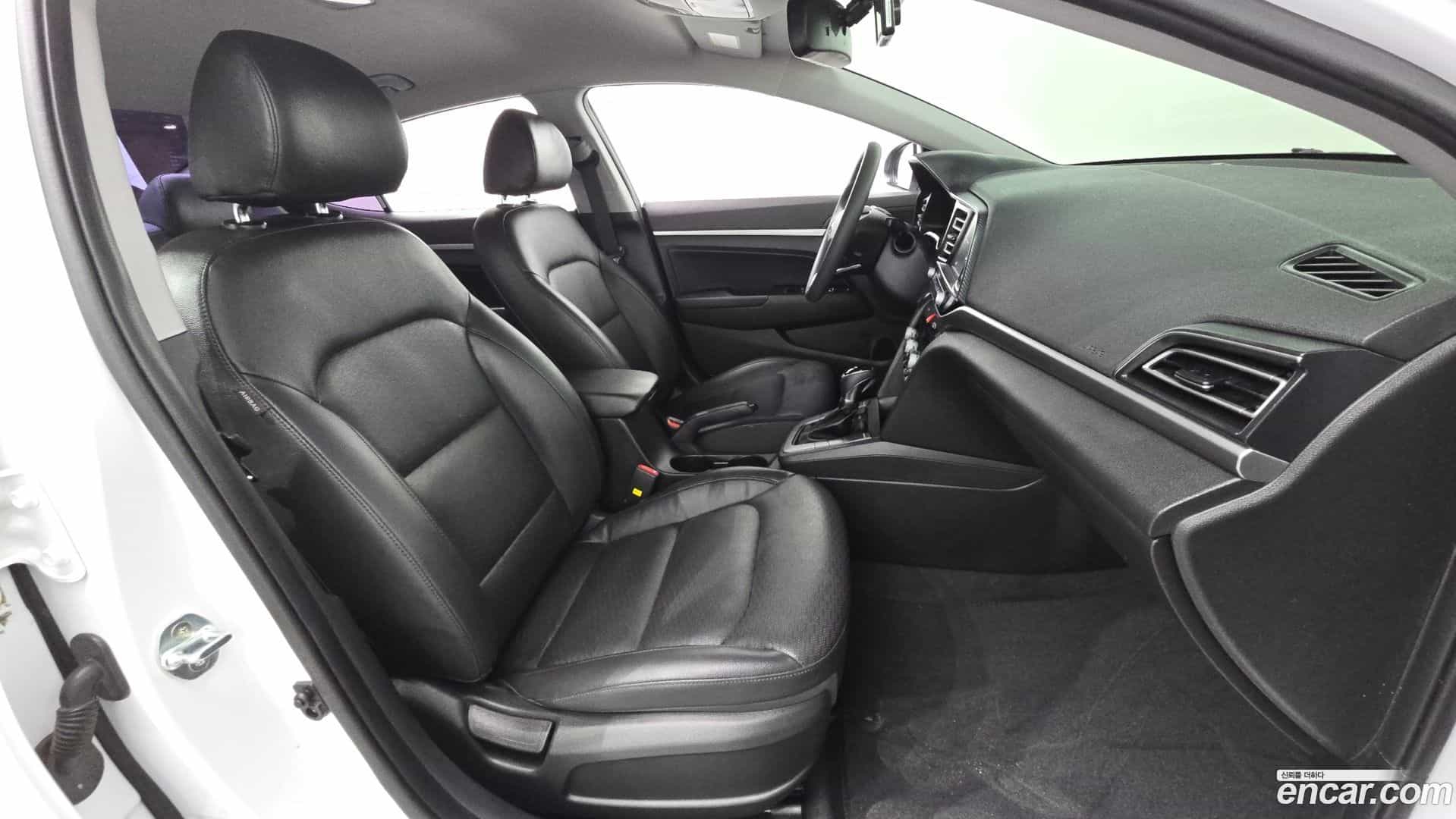 AVANTE Hyundai 2019.11-OPTION-015