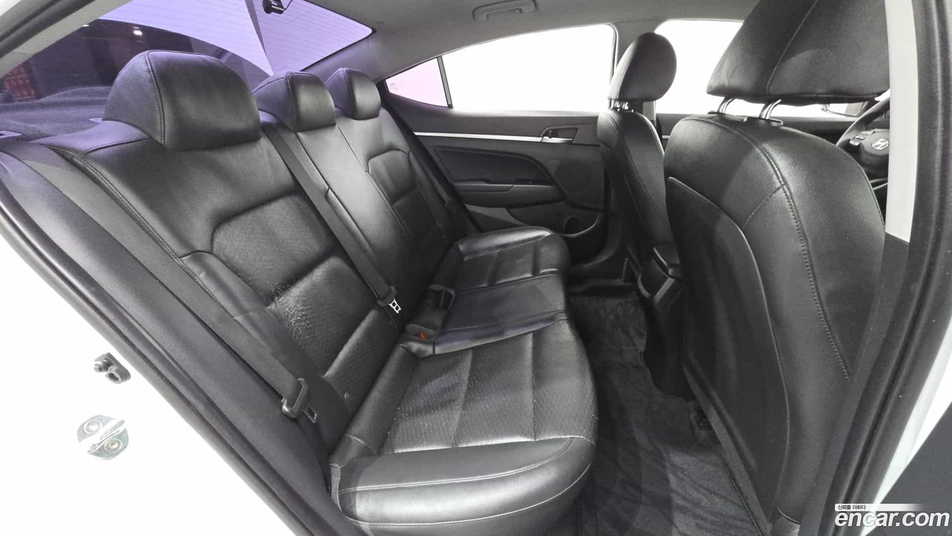 AVANTE Hyundai 2019.11-OPTION-016
