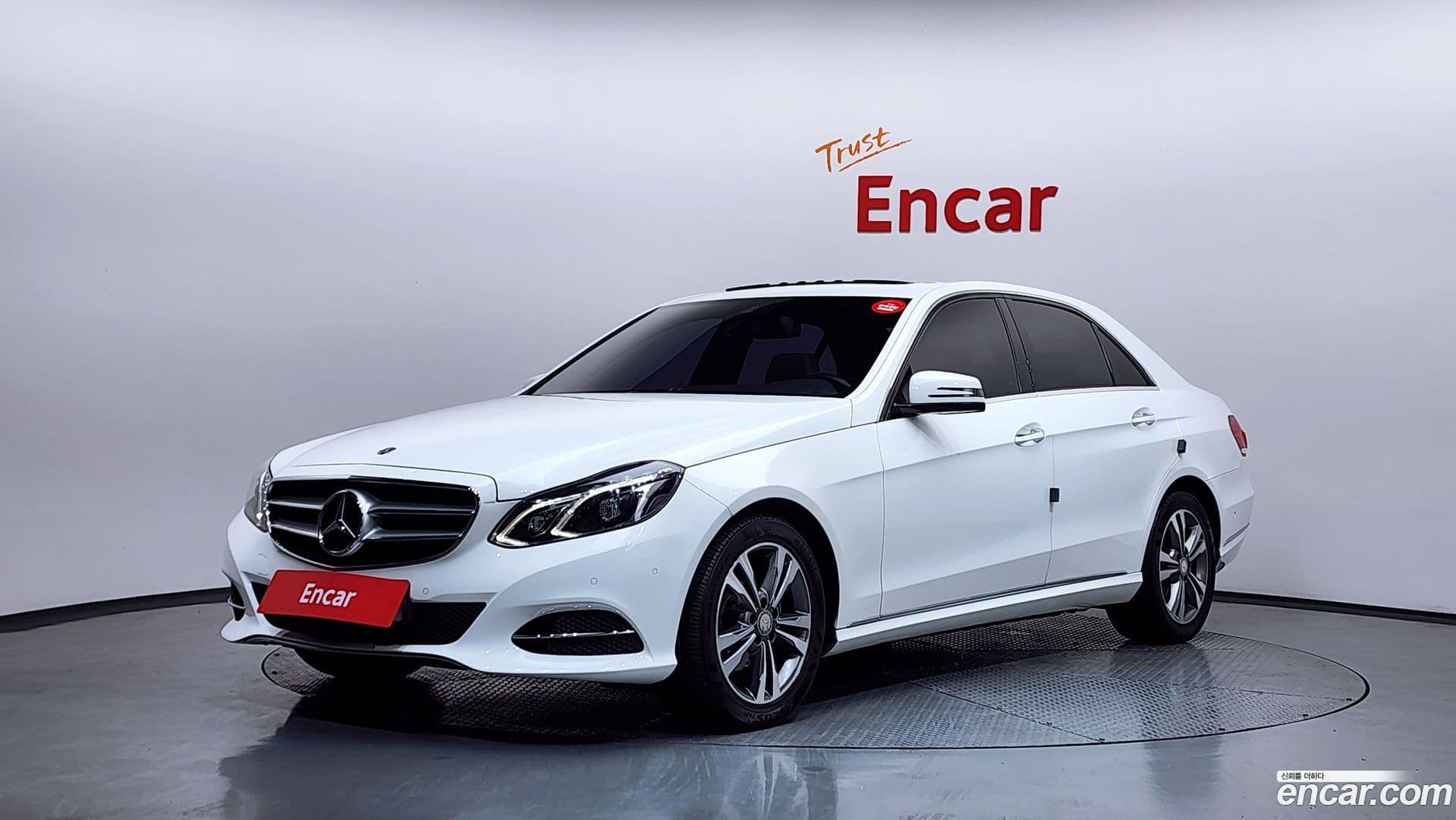 Main__Slider__Photo:E-Class Mercedes-Benz 2014.5-0