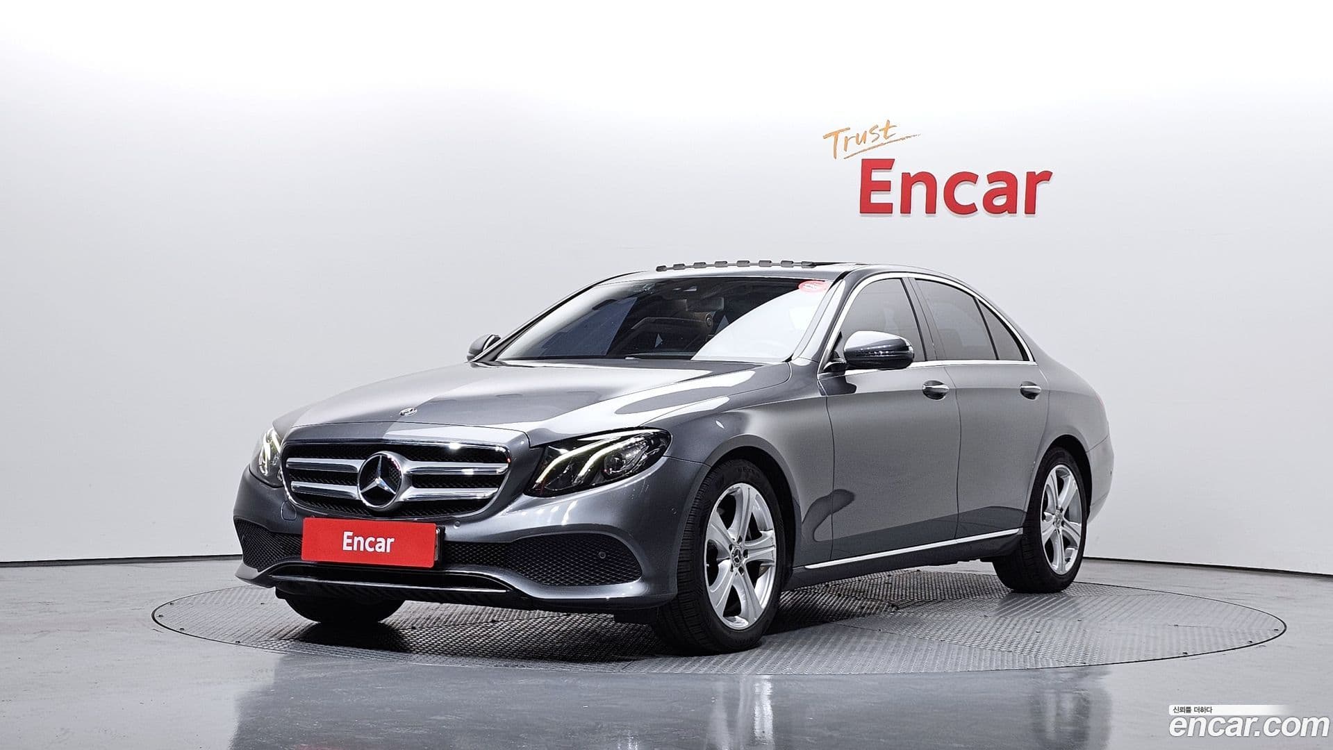 Main__Slider__Photo:E-Class Mercedes-Benz 2017.6-0