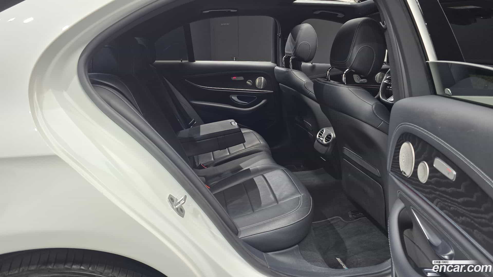 E-Class Mercedes-Benz 2022.1-OPTION-016