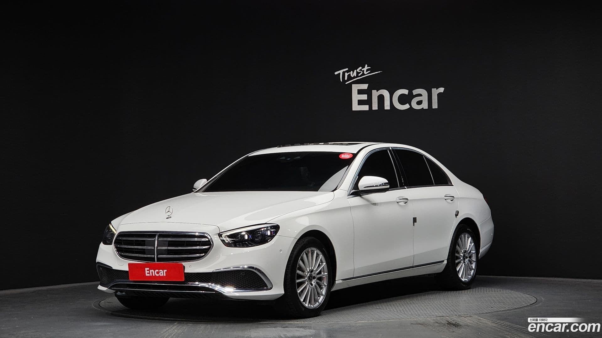 Main__Slider__Photo:E-Class Mercedes-Benz 2020.11-0