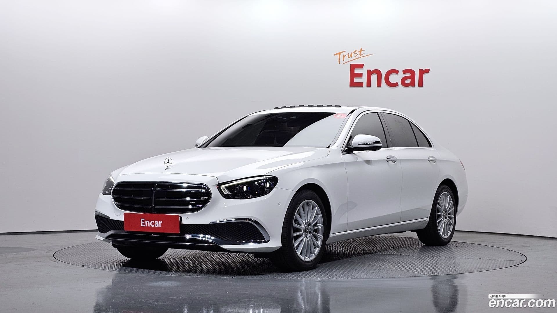 Main__Slider__Photo:E-Class Mercedes-Benz 2021.2-0