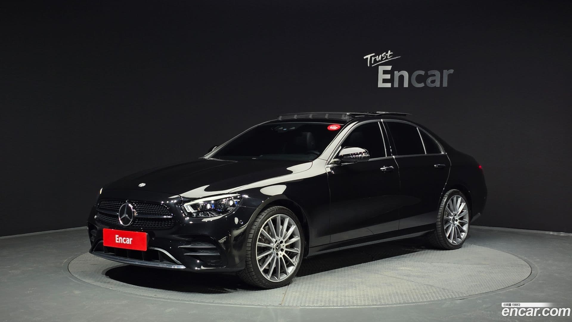 Main__Slider__Photo:E-Class Mercedes-Benz 2022.1-0
