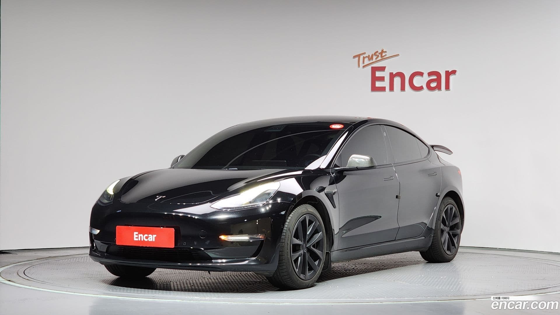 Main__Slider__Photo:Model 3 Tesla 2021.5-0