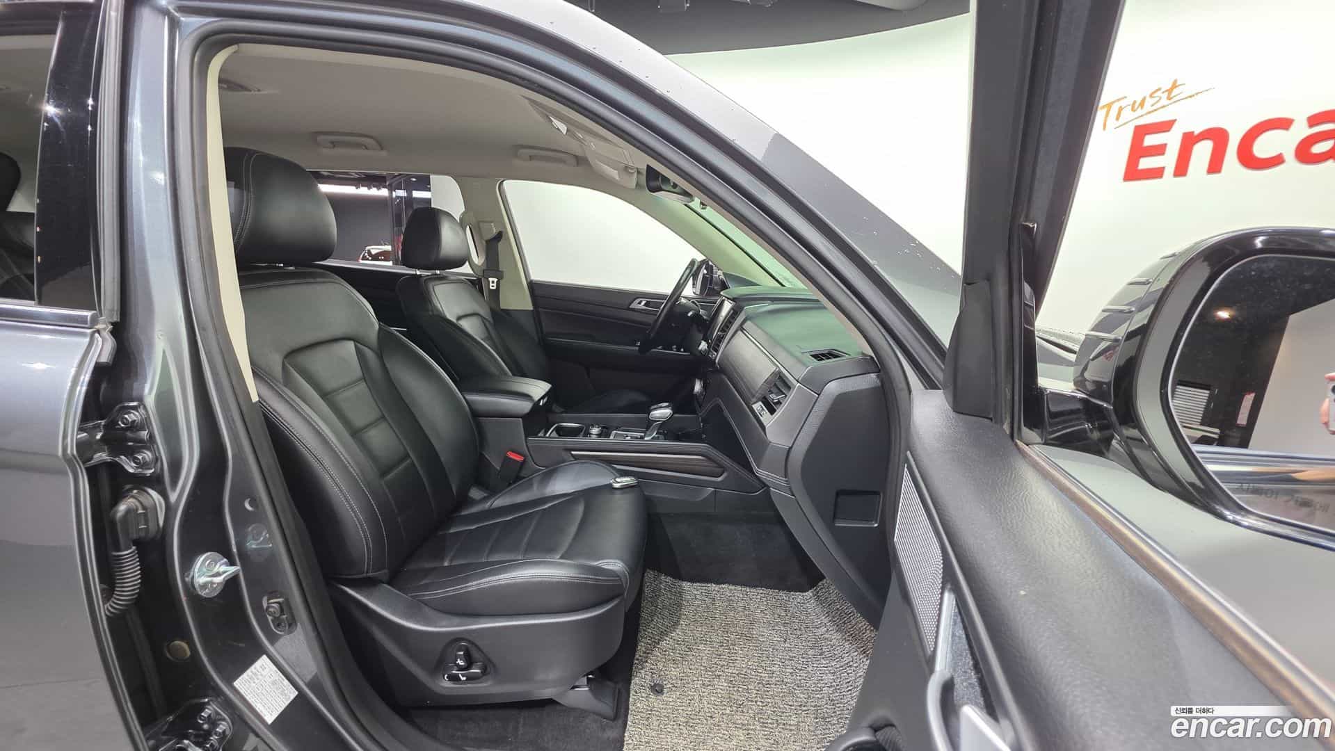 Rexton KG Mobility 2020.0-INNER-010
