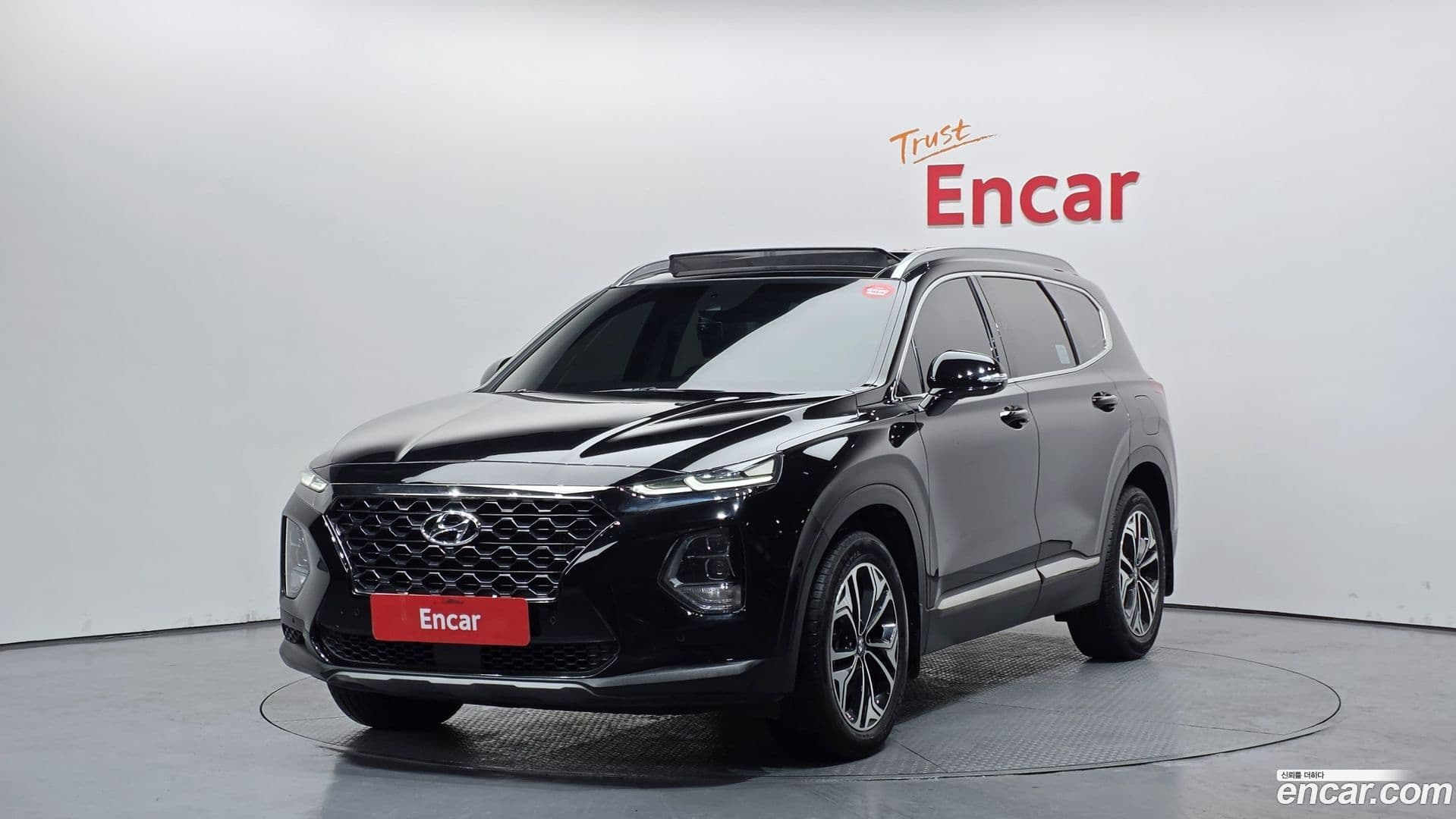 Main__Slider__Photo:Santafe Hyundai 2018.3-0