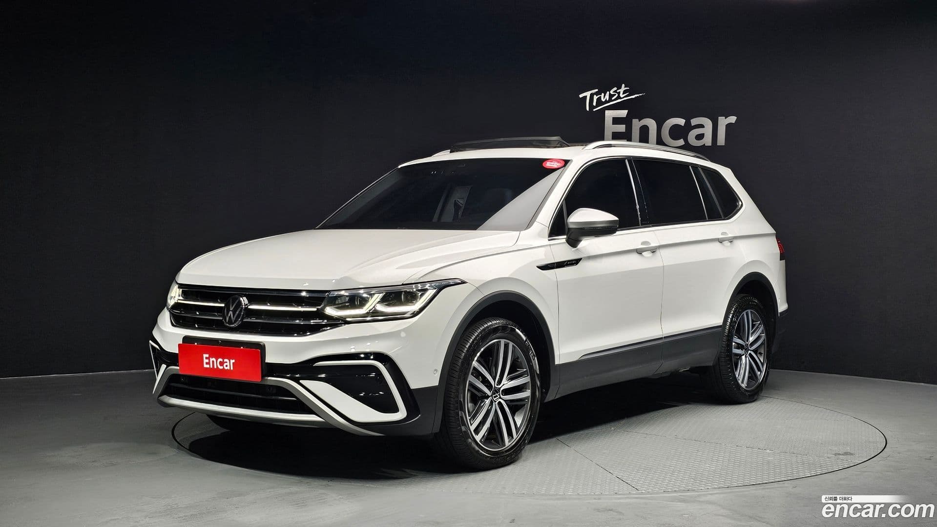 Main__Slider__Photo:Tiguan Volkswagen 2024.8-0