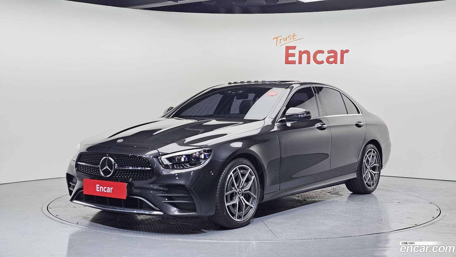 Main__Slider__Photo:E-Class Mercedes-Benz 2022.0-0