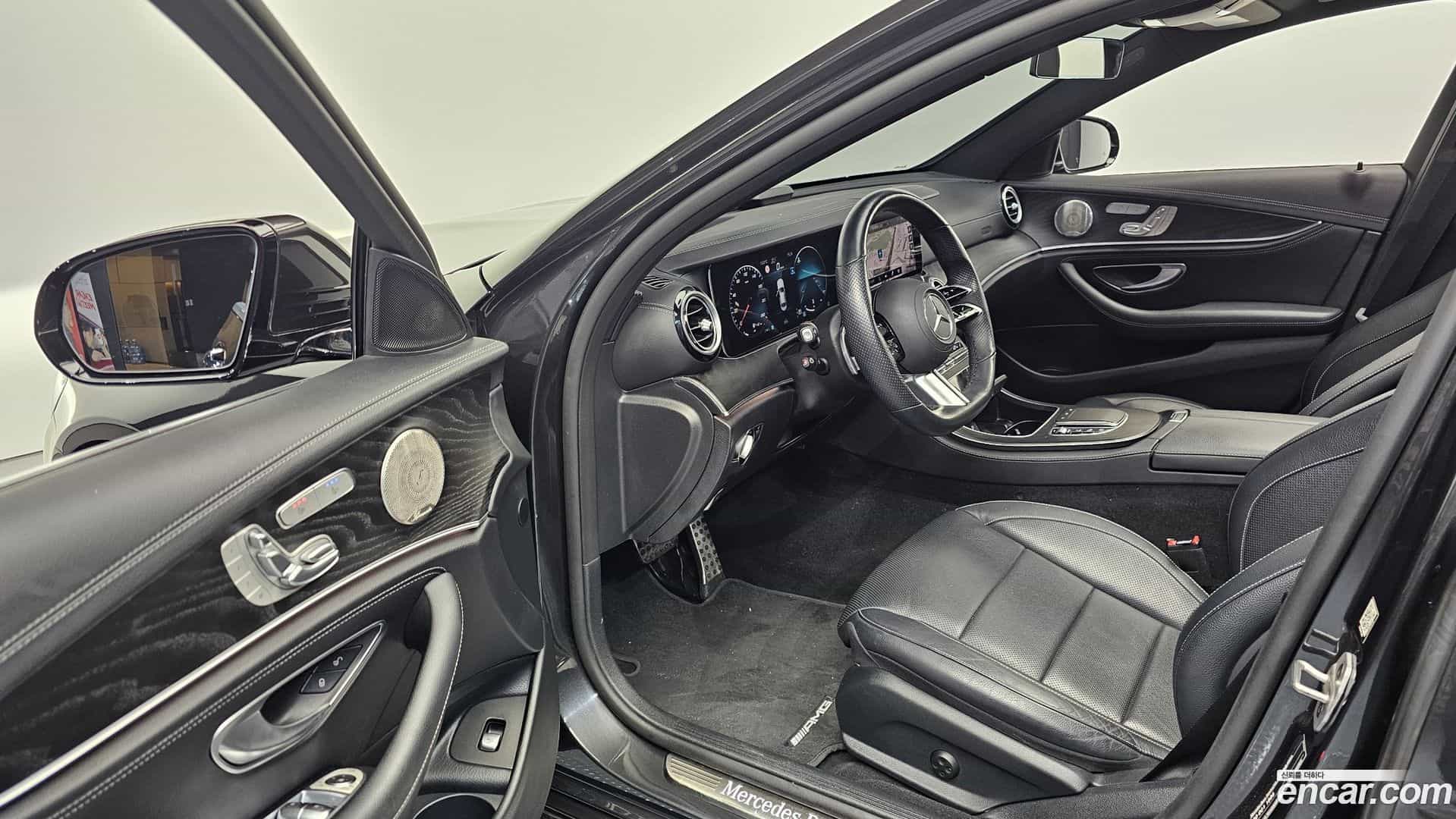 E-Class Mercedes-Benz 2022.0-INNER-010