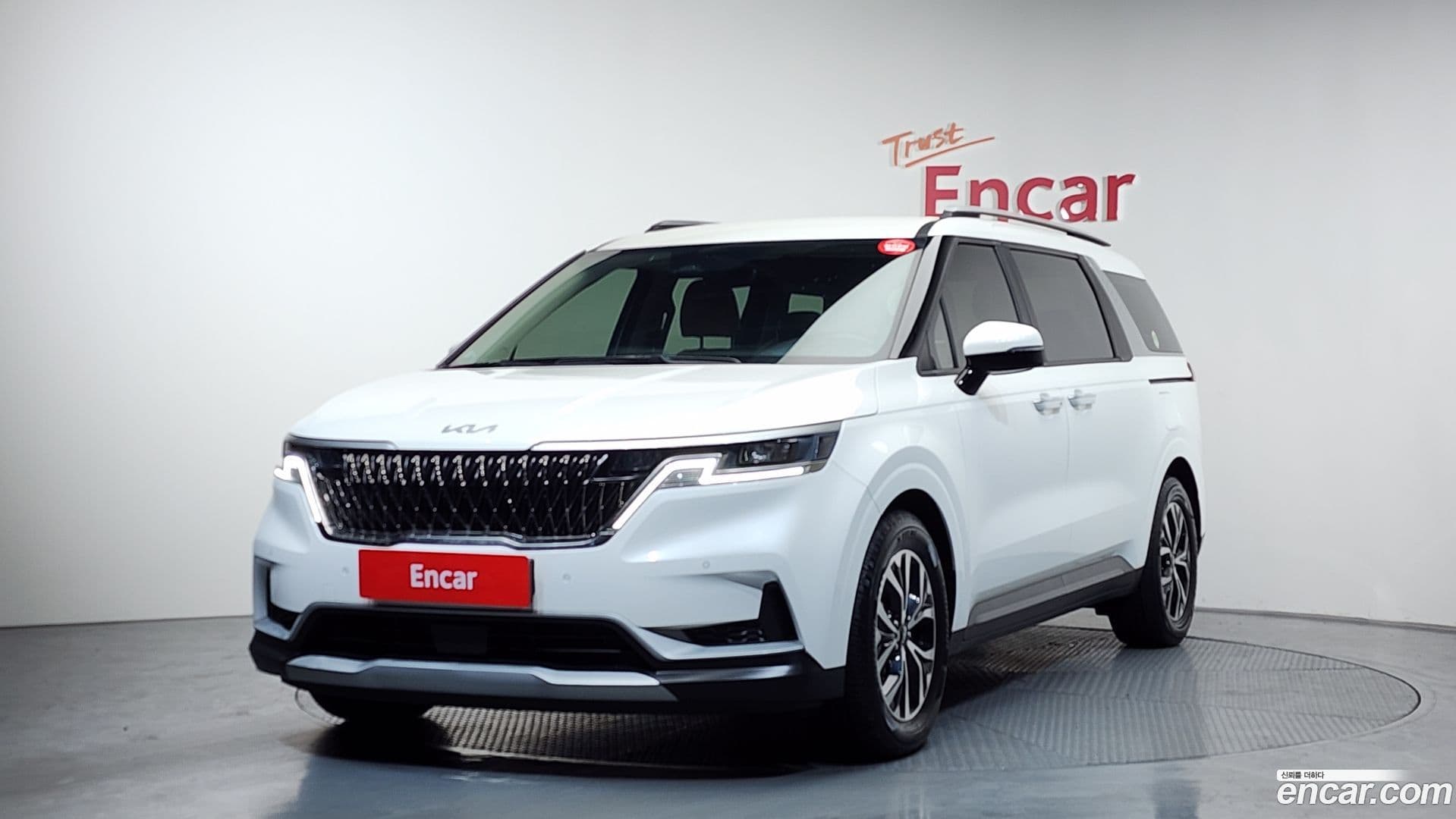 Main__Slider__Photo:Canival Kia 2023.1-0