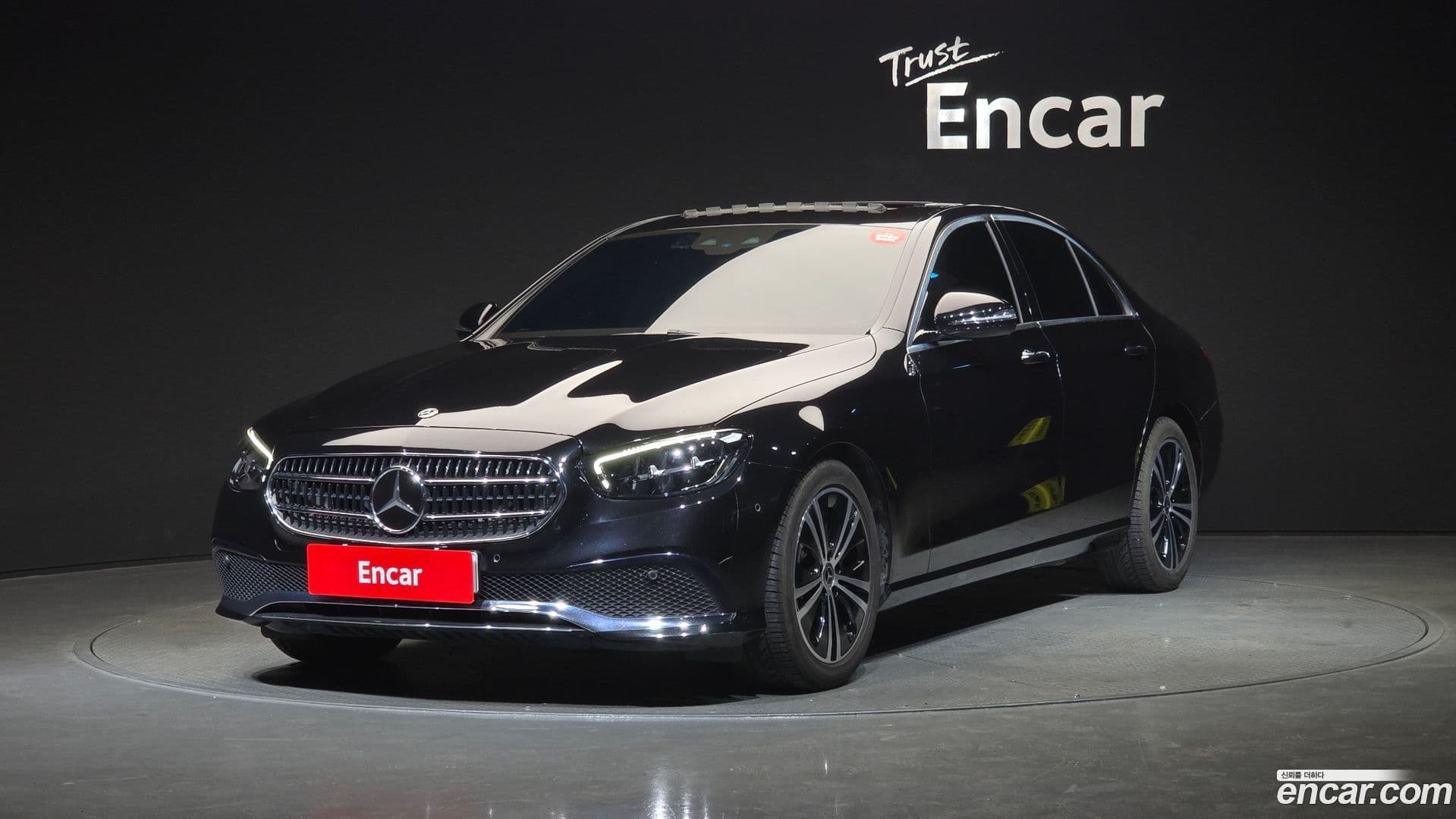 Main__Slider__Photo:E-Class Mercedes-Benz 2021.5-0
