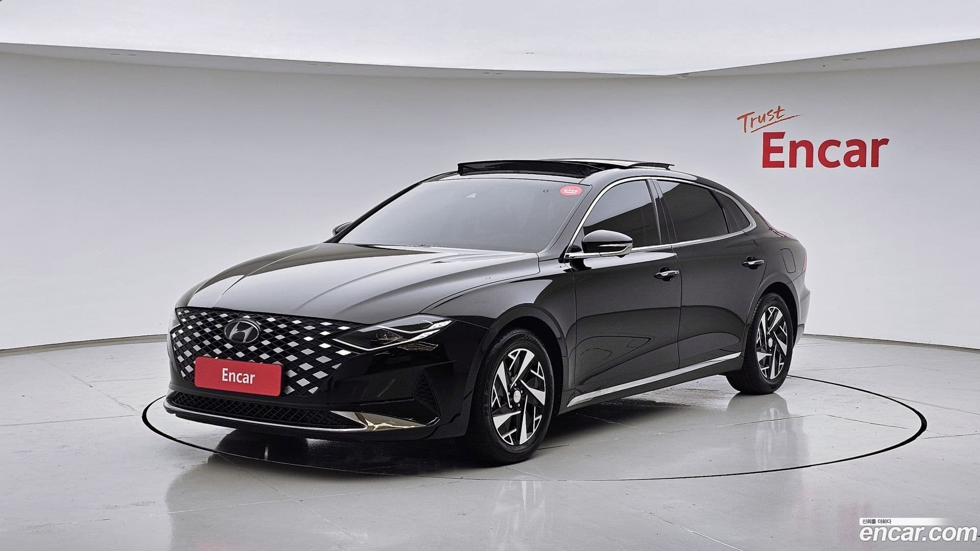 Main__Slider__Photo:Grandeur Hyundai 2022.6-0