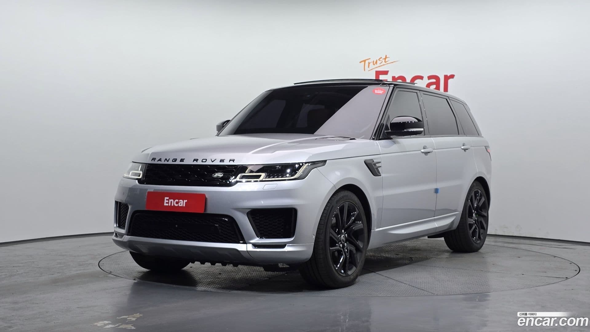 Main__Slider__Photo:Range Rover Sport Land Rover 2019.11-0