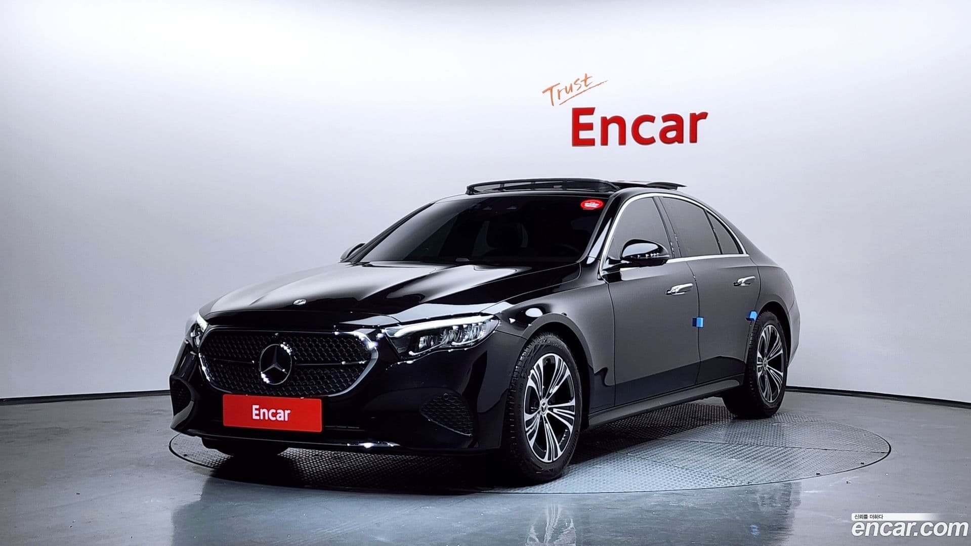 Main__Slider__Photo:E-Class Mercedes-Benz 2024.11-0