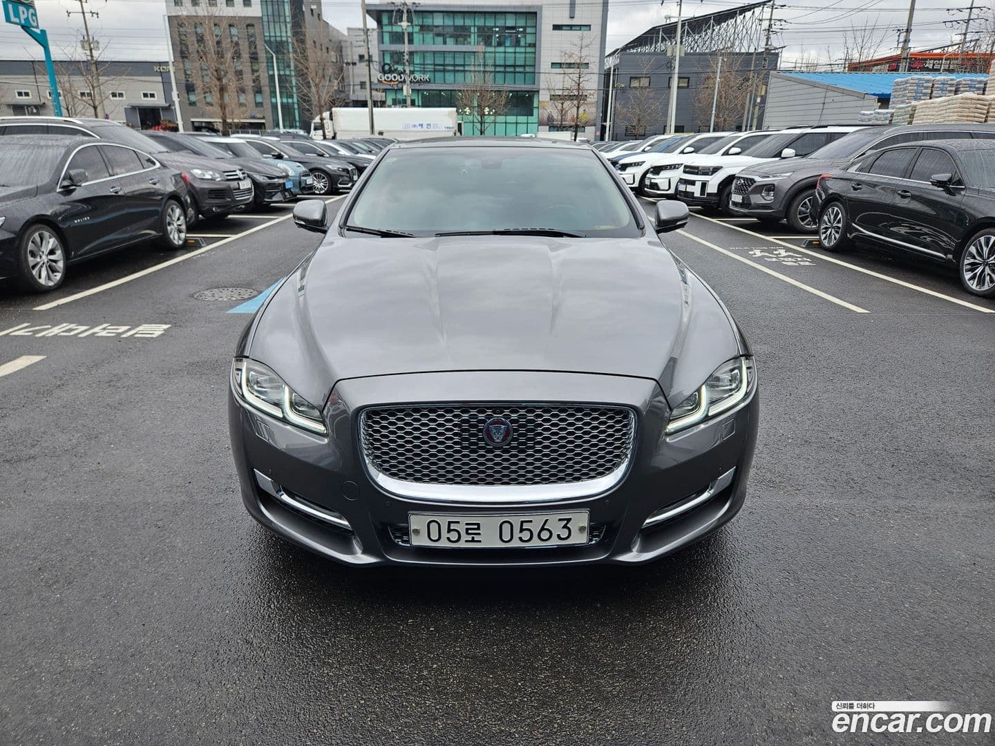 Main__Slider__Photo:XJ Jaguar 2016.6-0