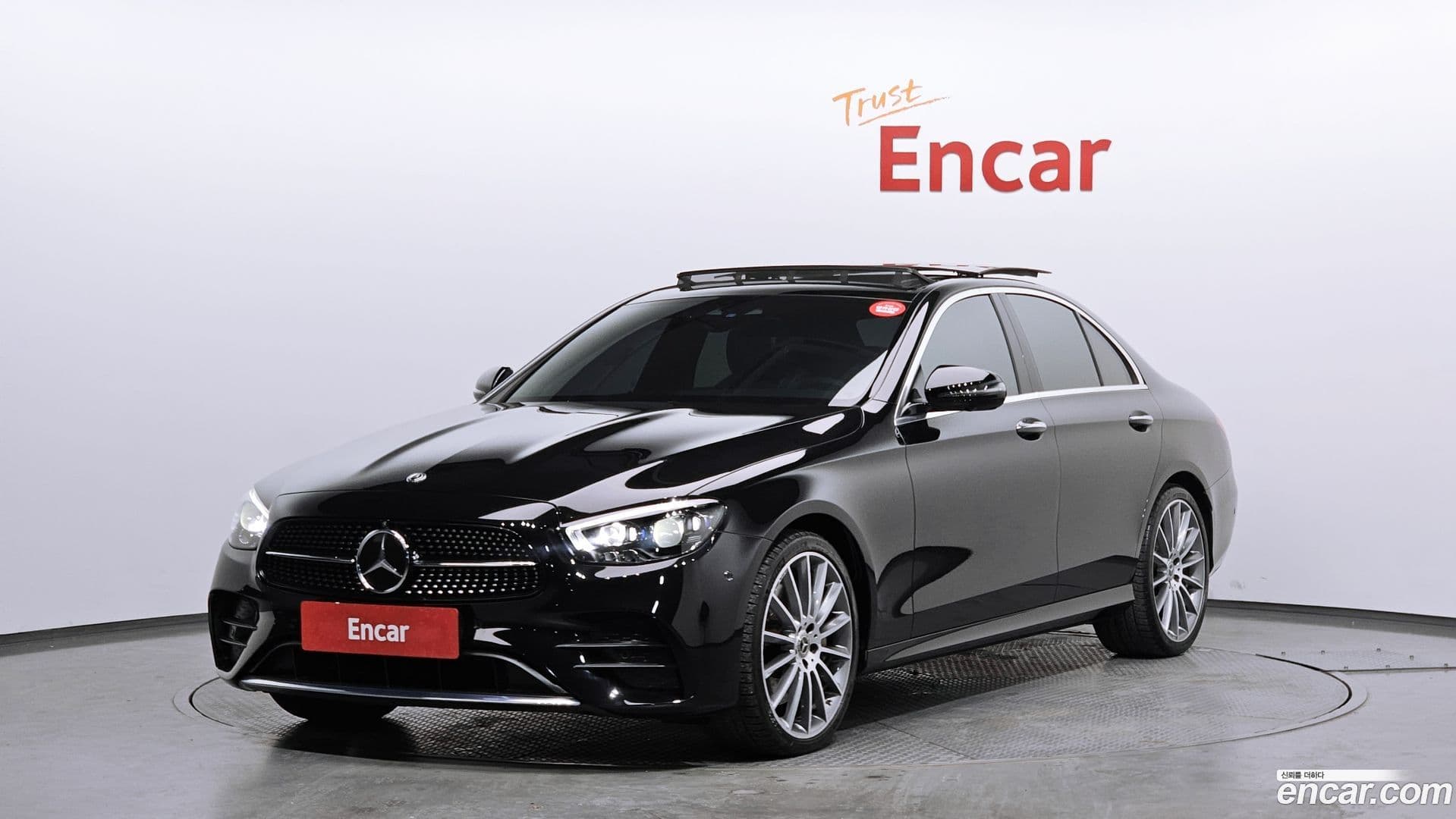 Main__Slider__Photo:E-Class Mercedes-Benz 2020.11-0
