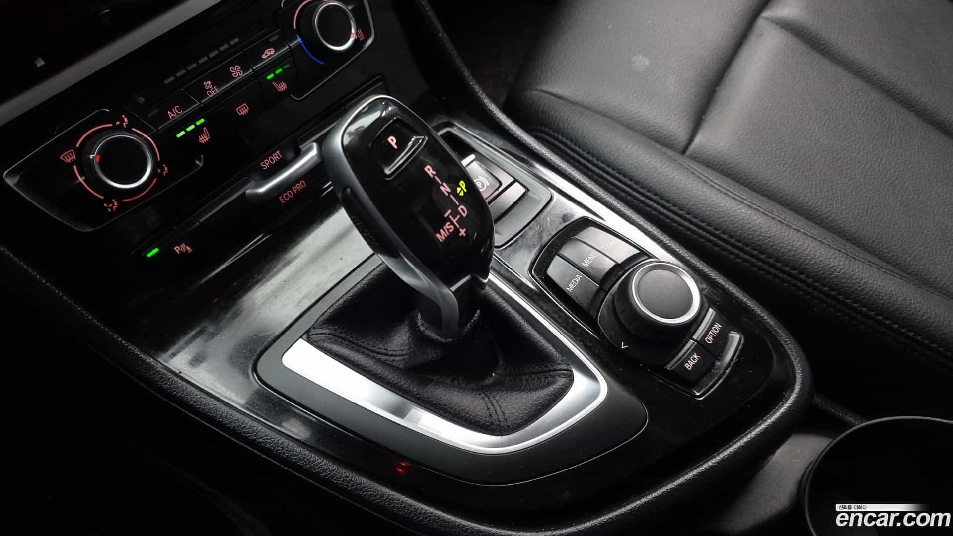 2-Series BMW 2019.7-INNER-009