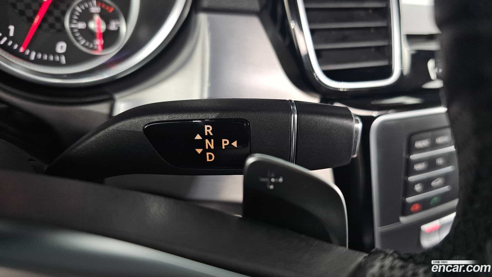 GLE-Class Mercedes-Benz 2017.2-INNER-009