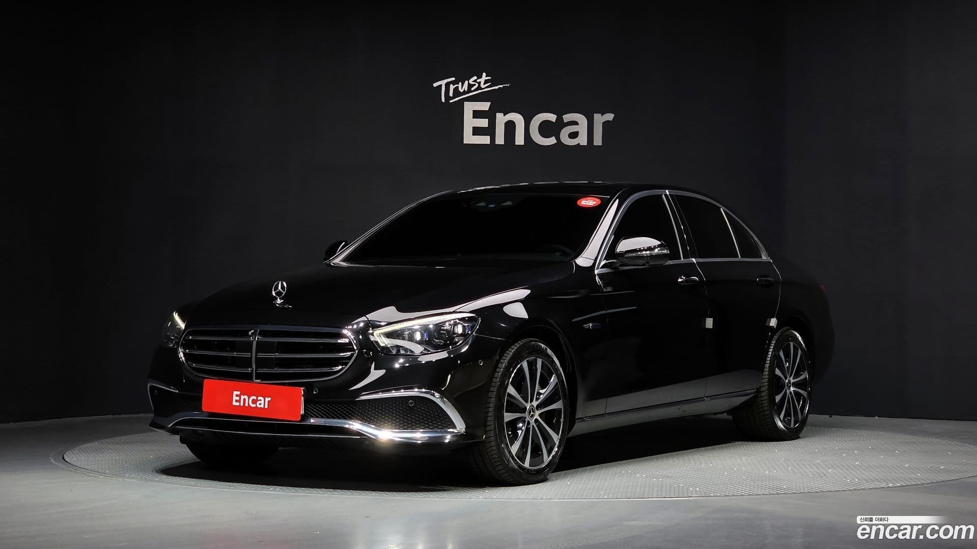 Main__Slider__Photo:E-Class Mercedes-Benz 2021.4-0